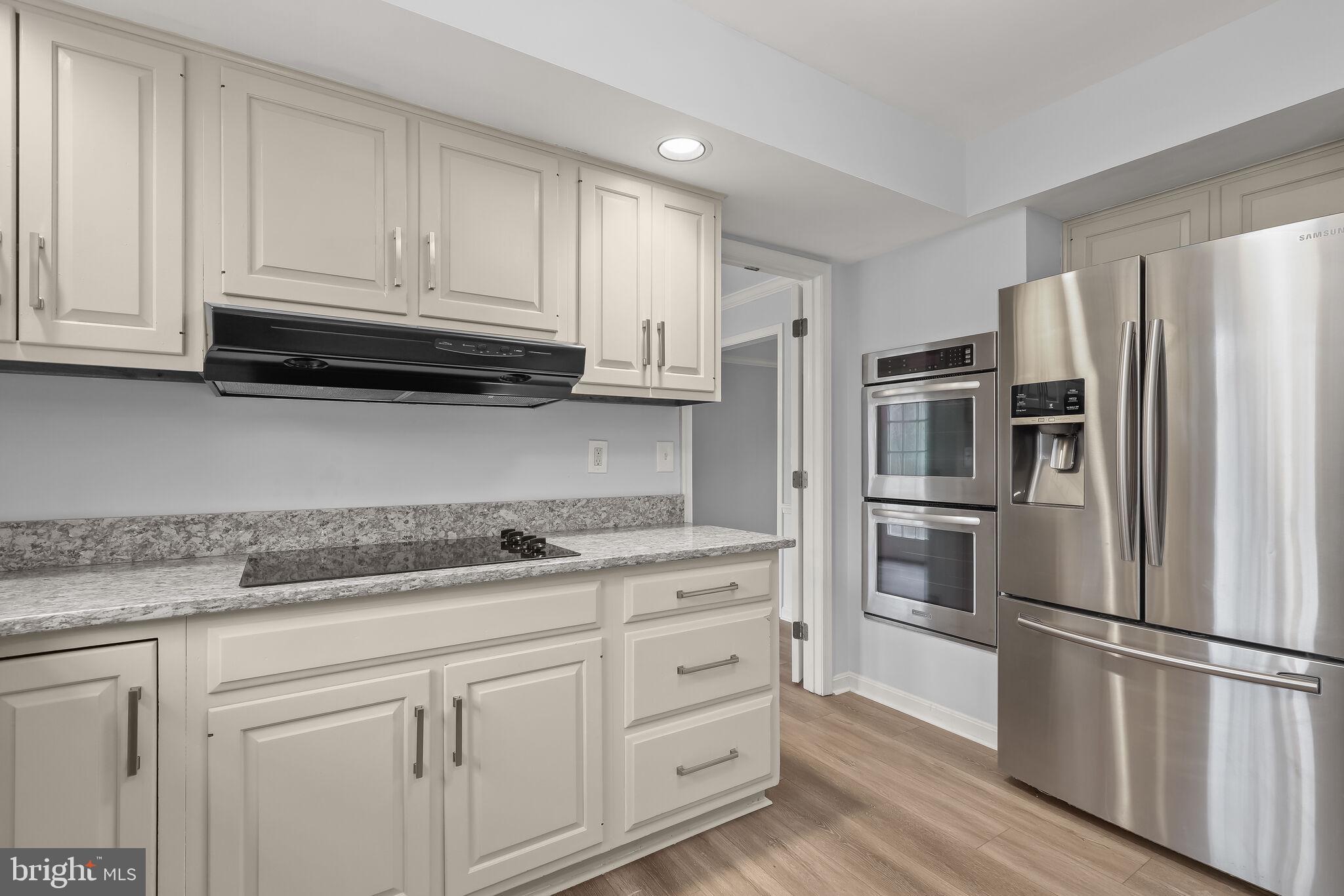 MANOR WOODS - Residential