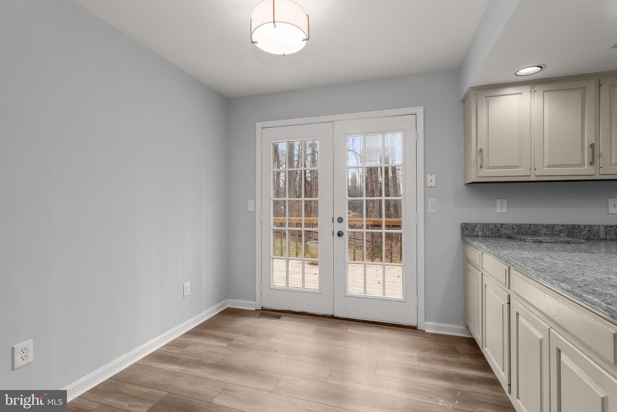 MANOR WOODS - Residential