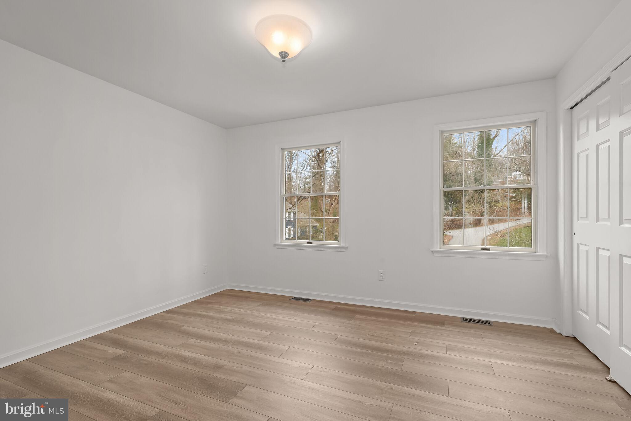 MANOR WOODS - Residential