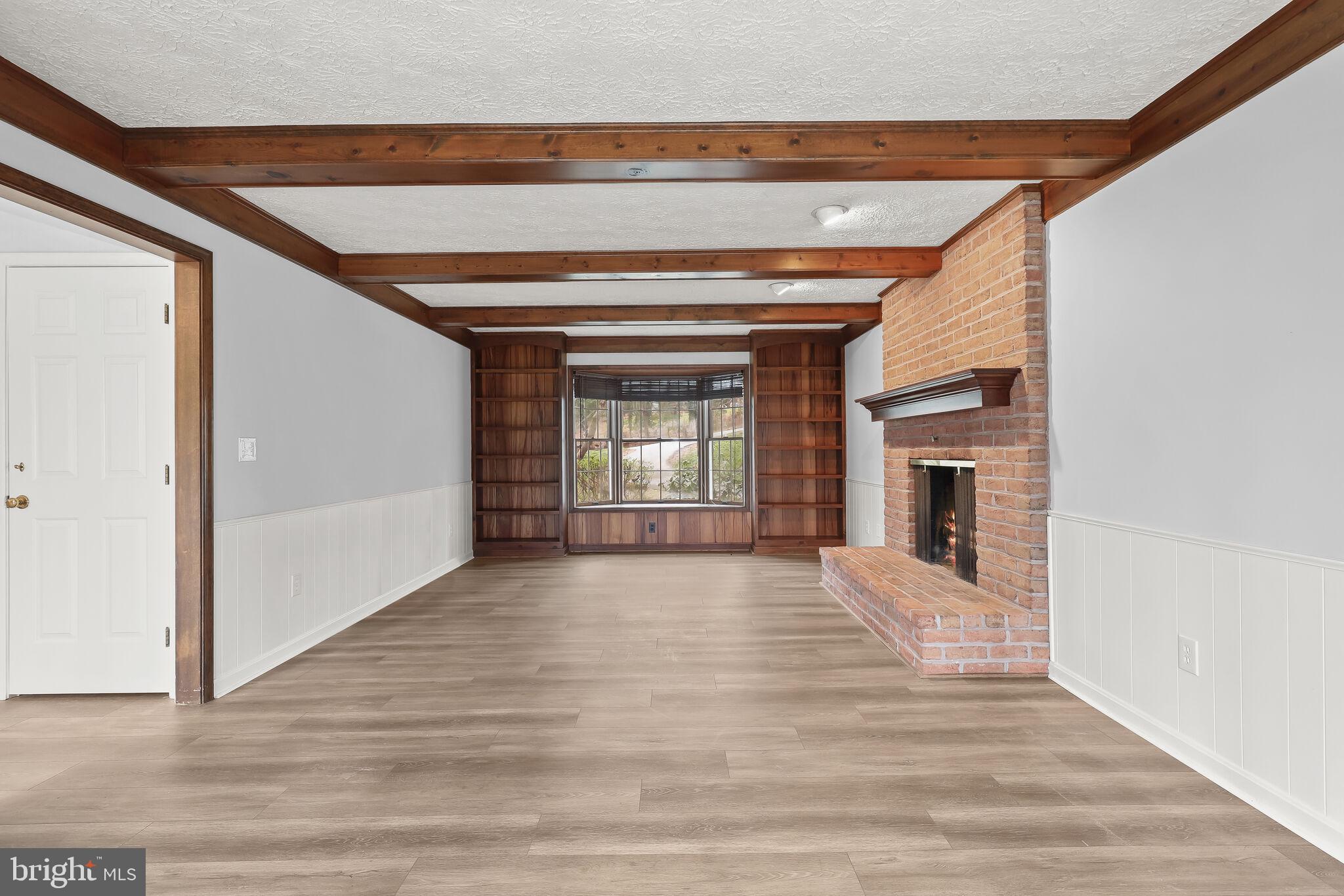 MANOR WOODS - Residential