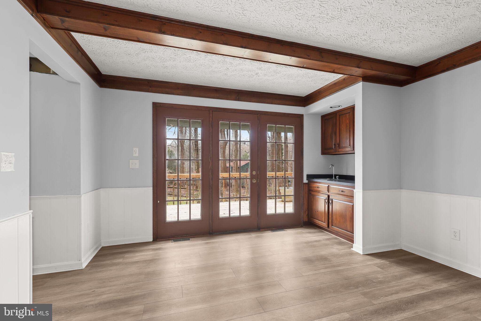 MANOR WOODS - Residential