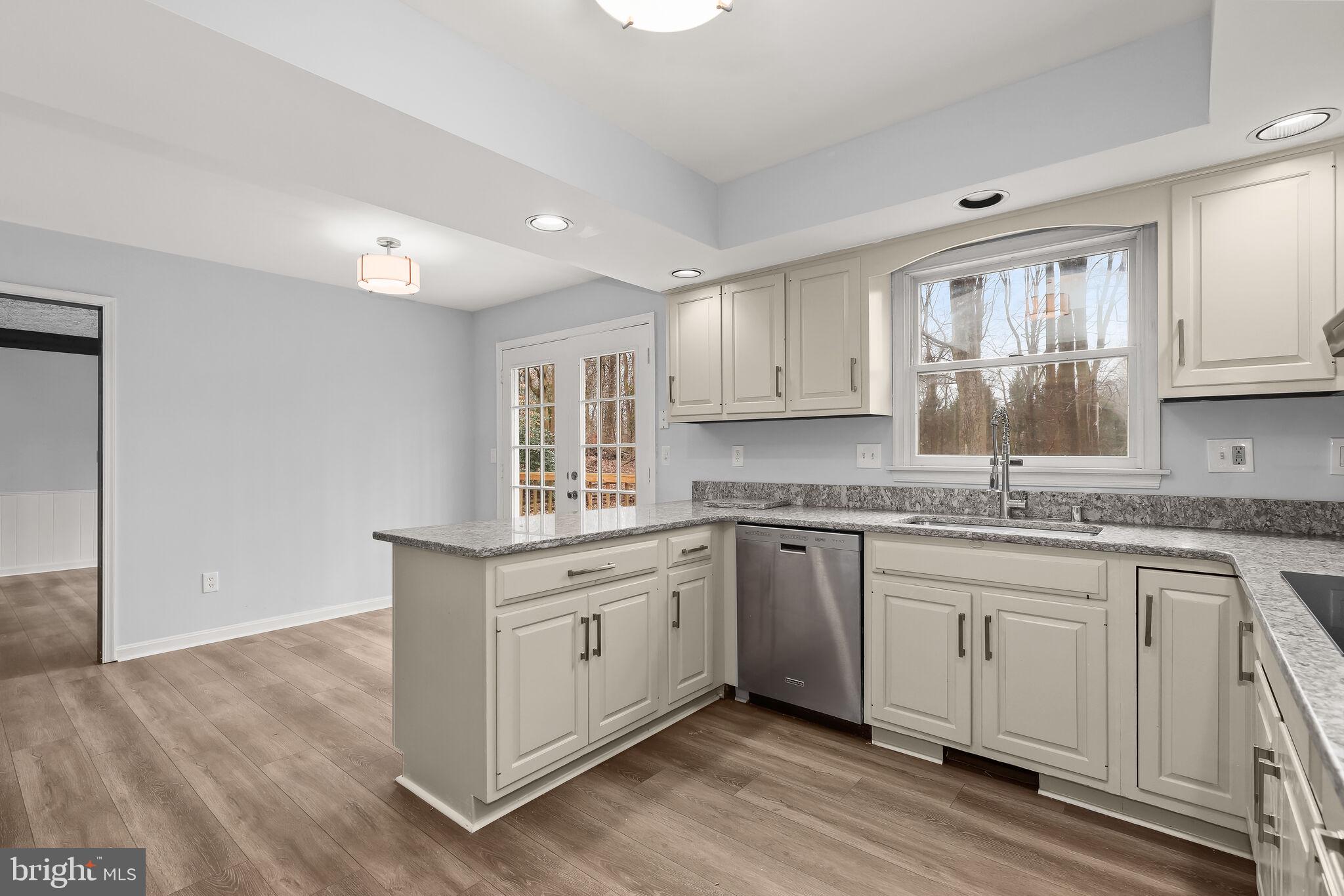 MANOR WOODS - Residential