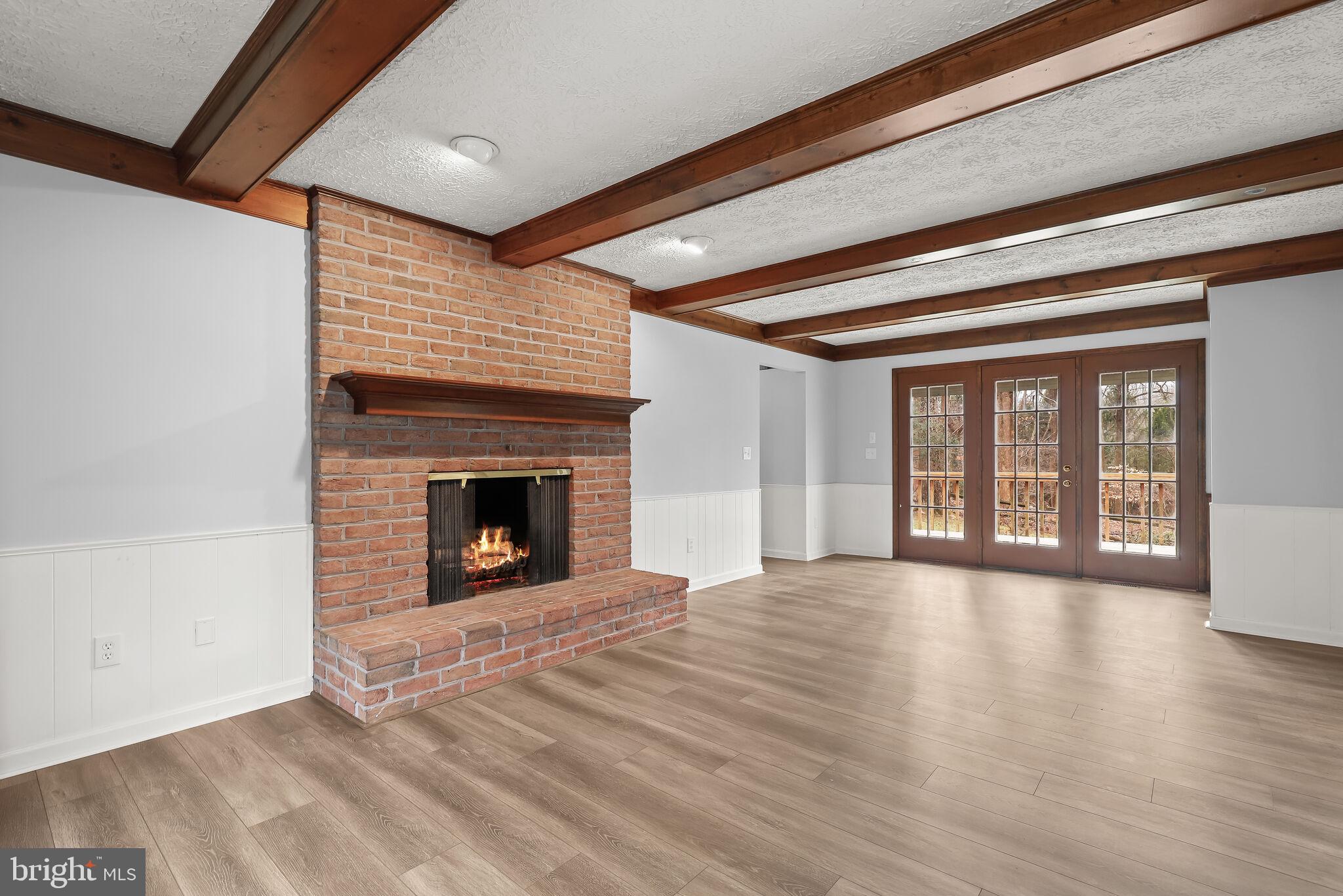 MANOR WOODS - Residential