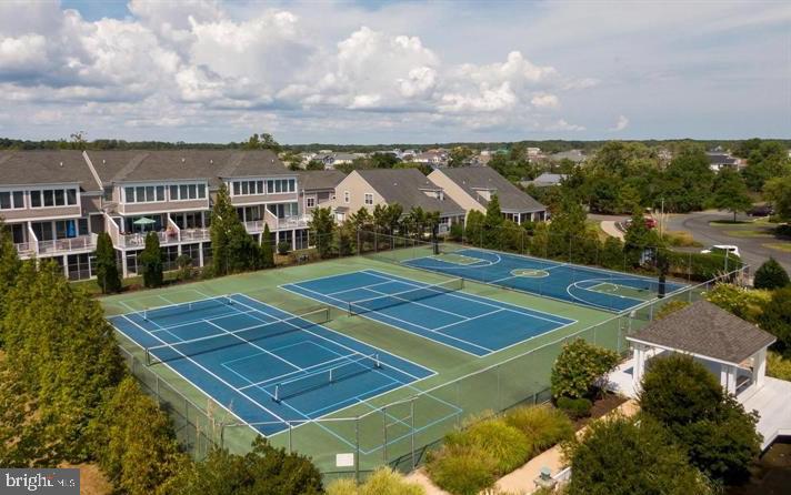 BAYVILLE SHORES - Residential