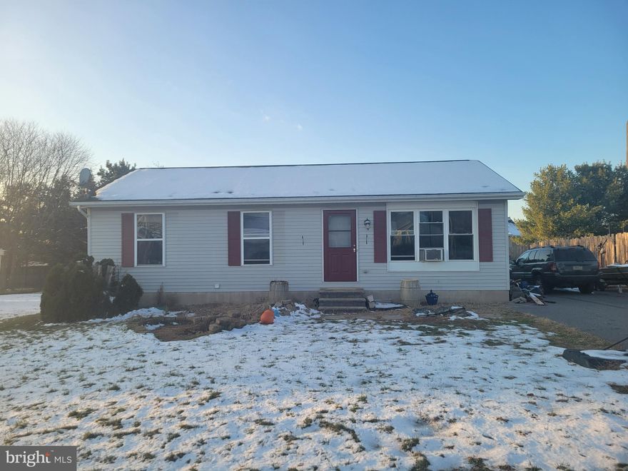 Charming country property in Greene Township offering peaceful rural living while still close to 
Chambersburg amenities. This is 3 bedroom 1 bath with detached garage. A great opportunity for buyers 
seeking space and value.