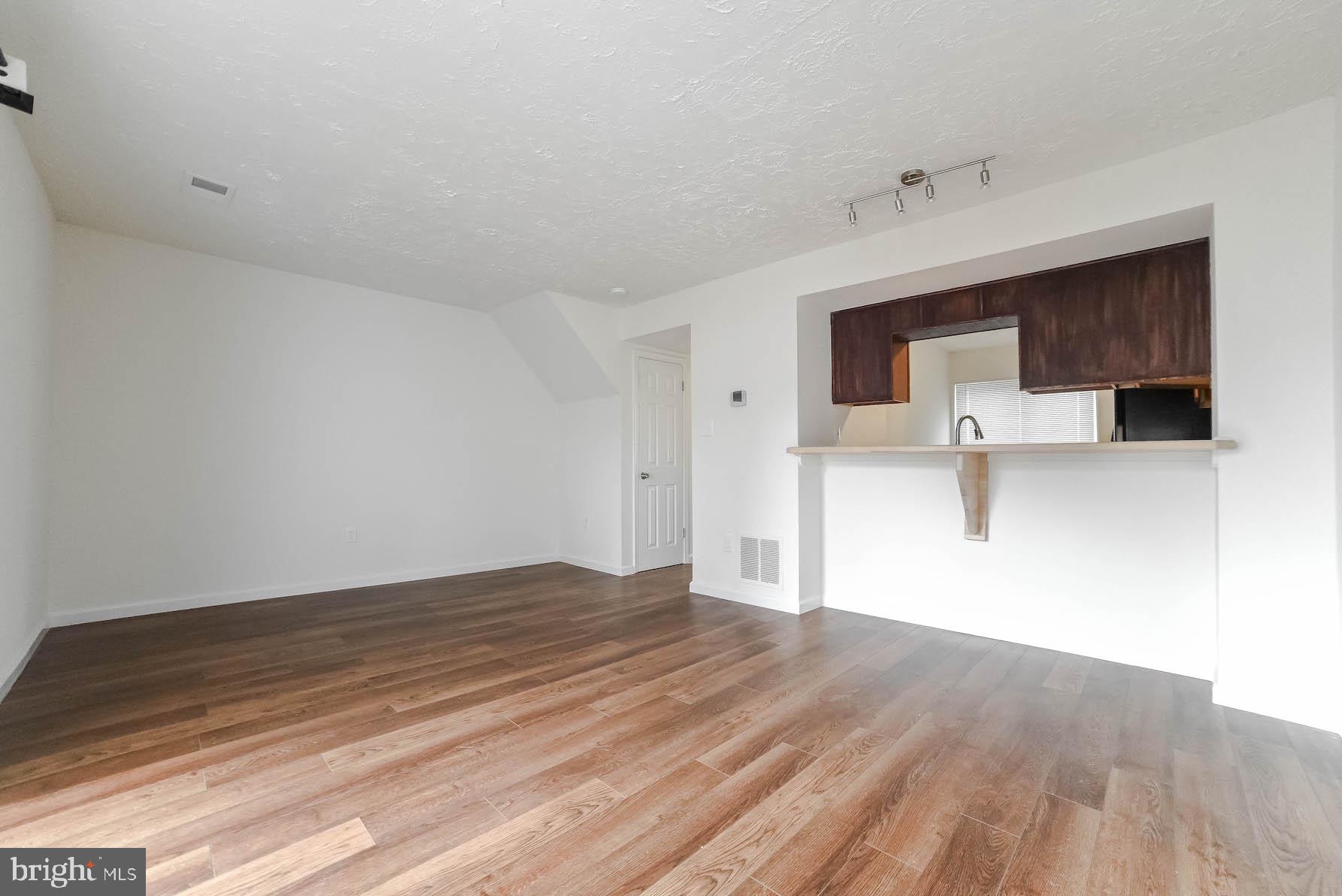 HUNTINGTON NEIGHBORHOOD - Residential