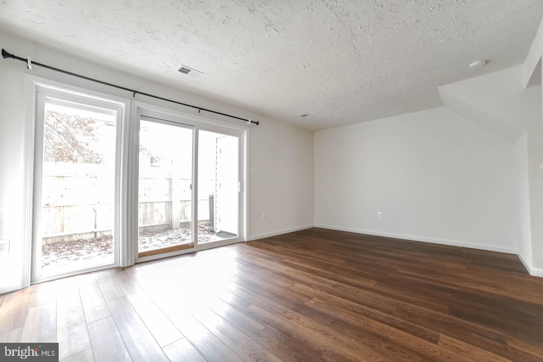 HUNTINGTON NEIGHBORHOOD - Residential