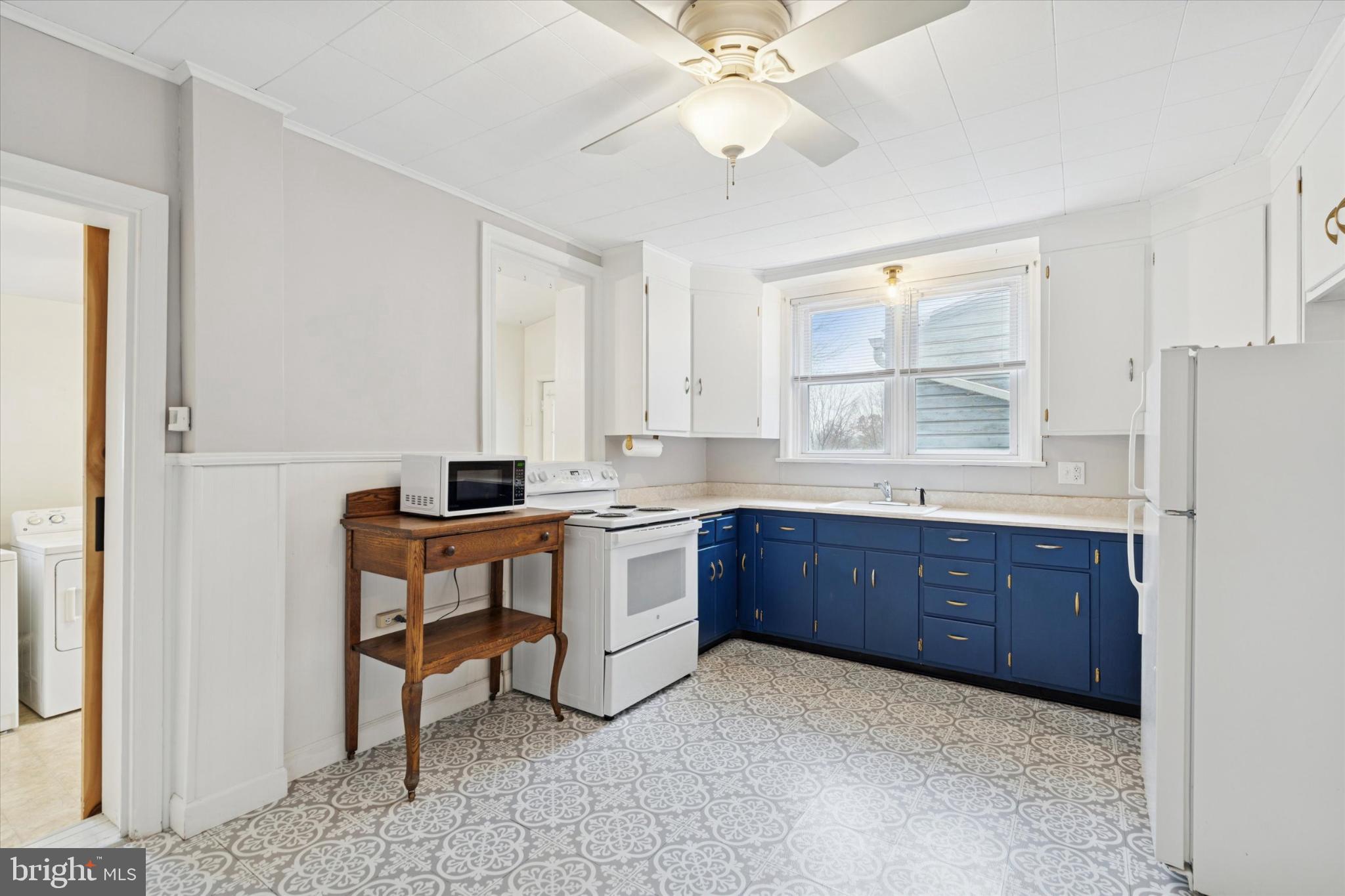 ROWLAND PARK - Residential Lease