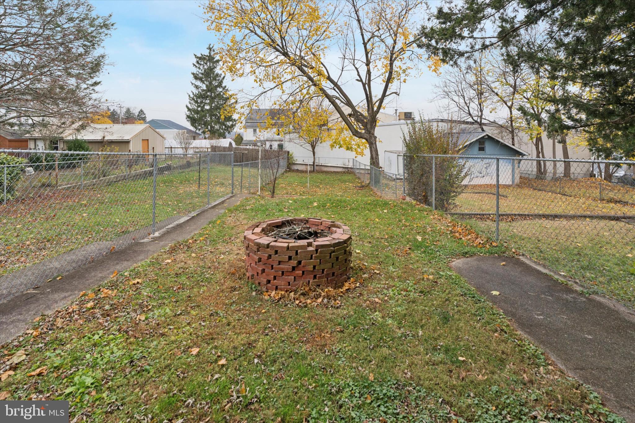 ROWLAND PARK - Residential Lease