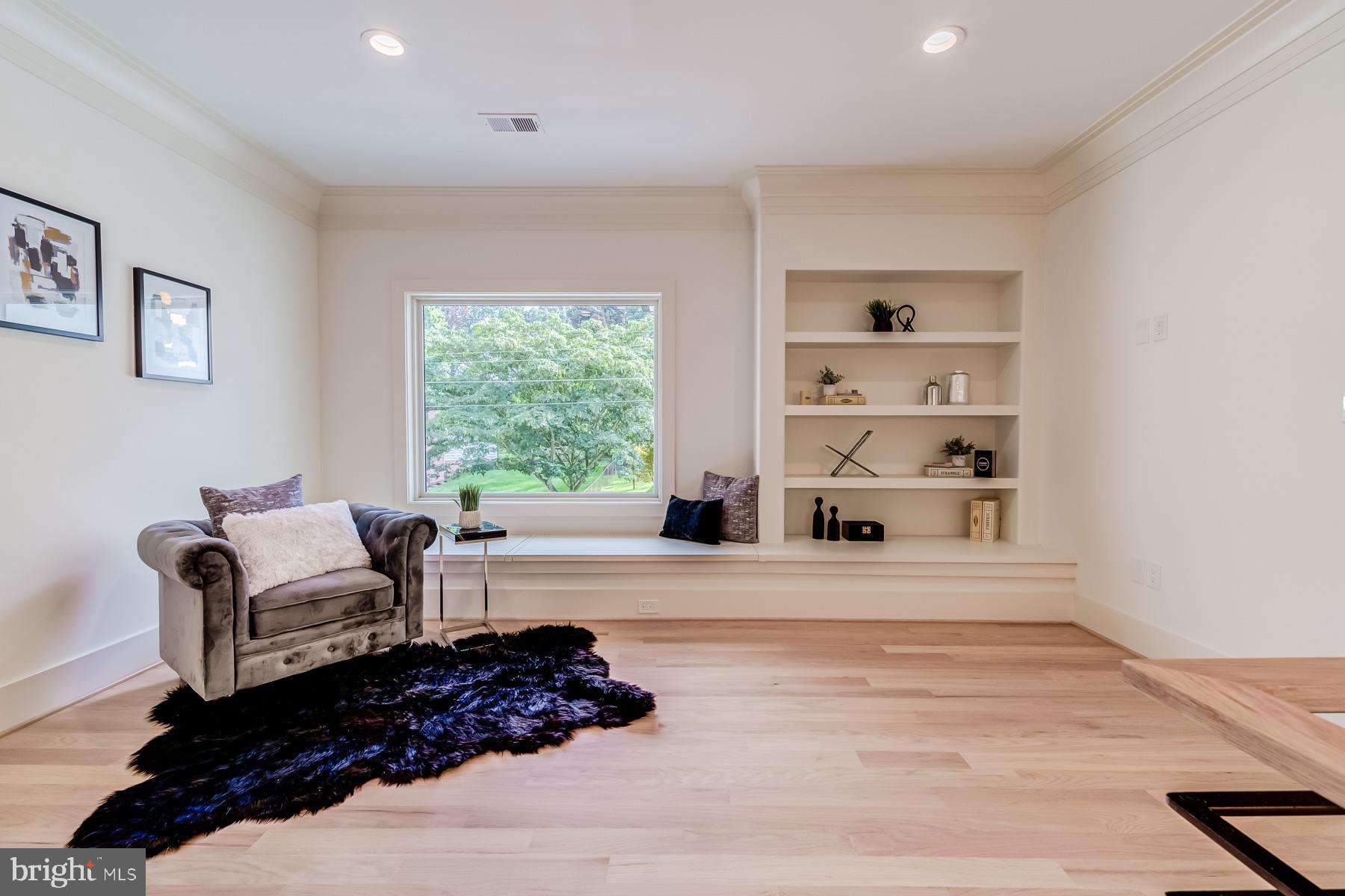 VIENNA WOODS - Residential