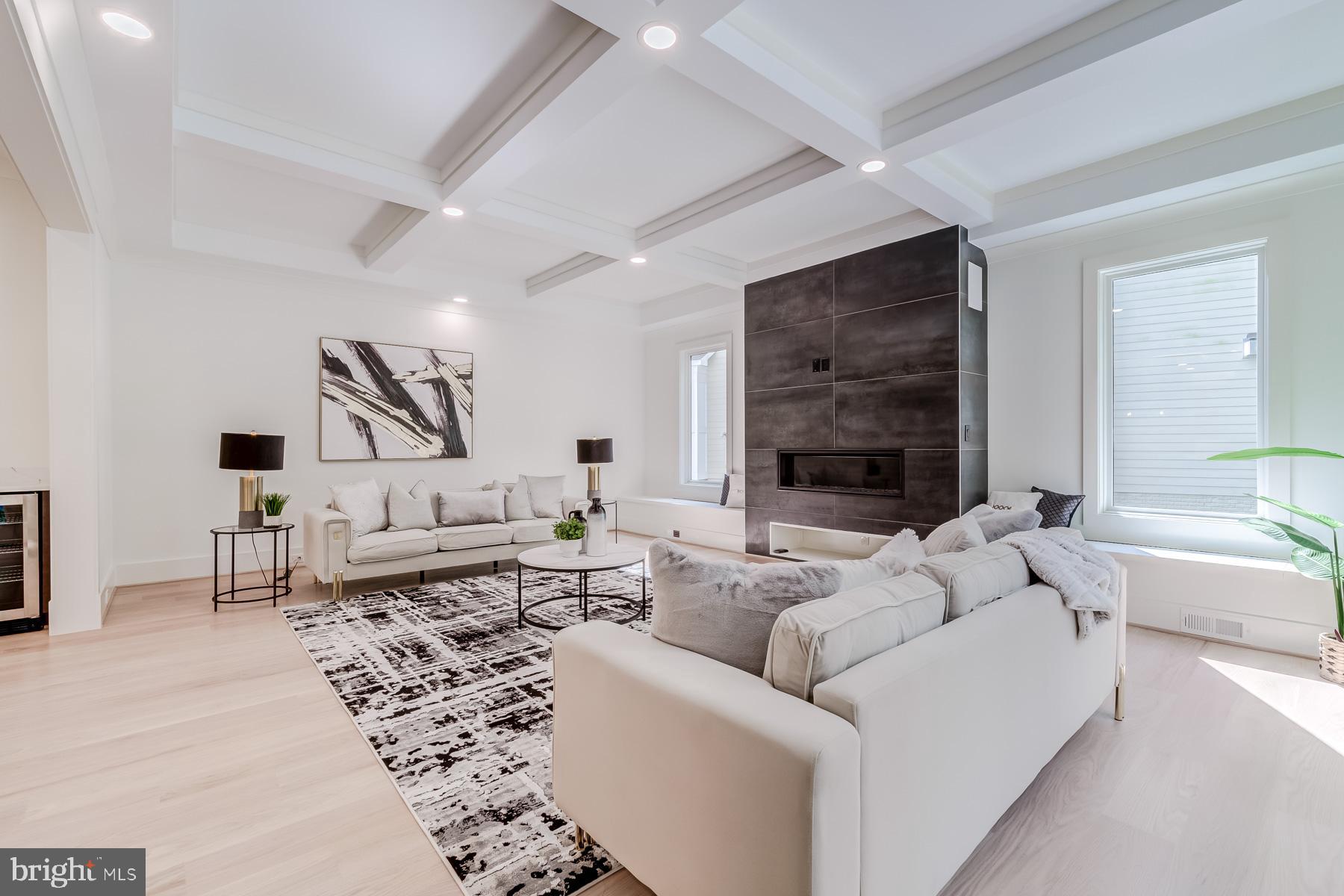 VIENNA WOODS - Residential