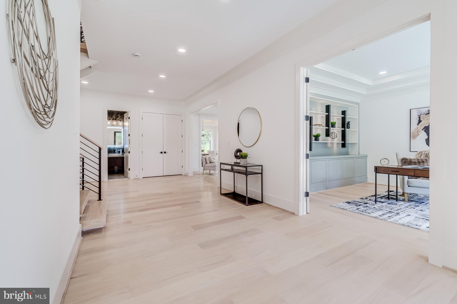 VIENNA WOODS - Residential