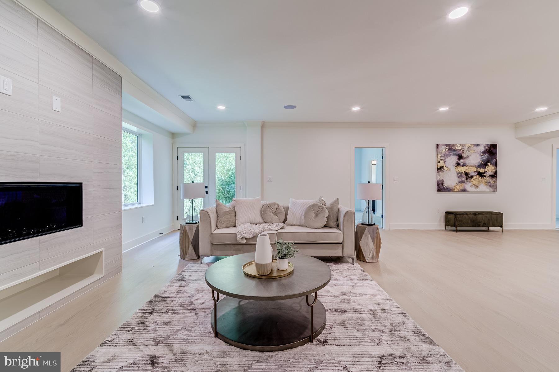 VIENNA WOODS - Residential