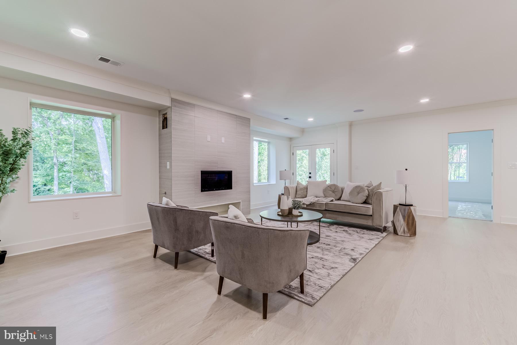 VIENNA WOODS - Residential