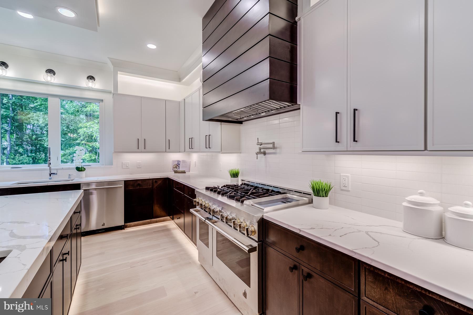 VIENNA WOODS - Residential