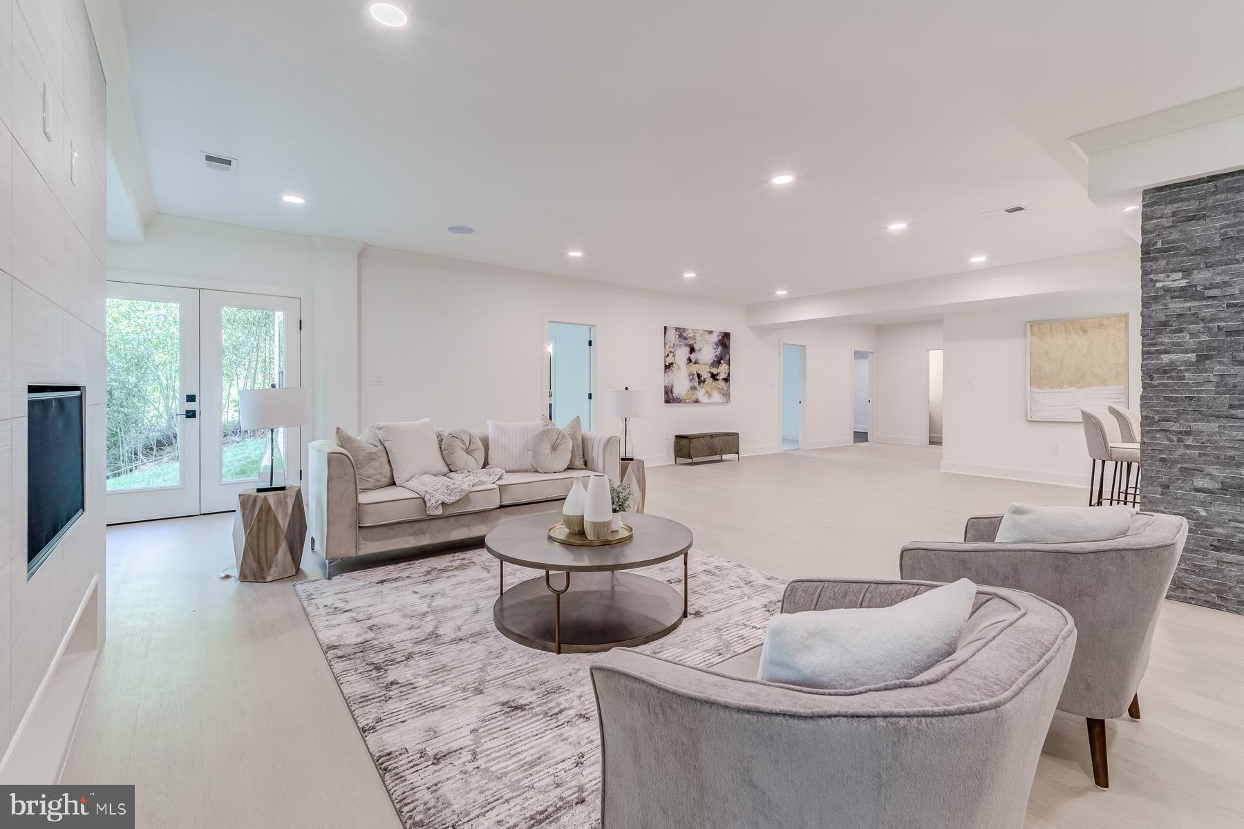 VIENNA WOODS - Residential