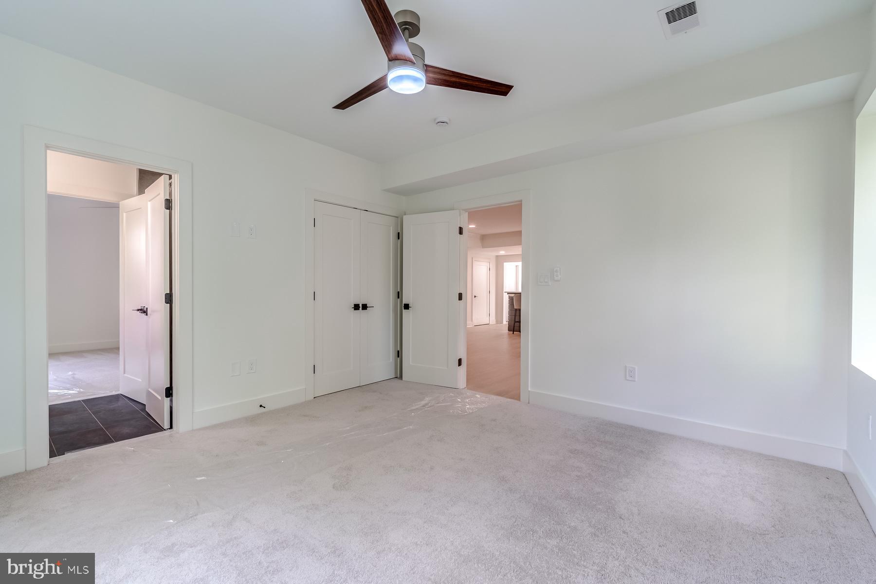 VIENNA WOODS - Residential