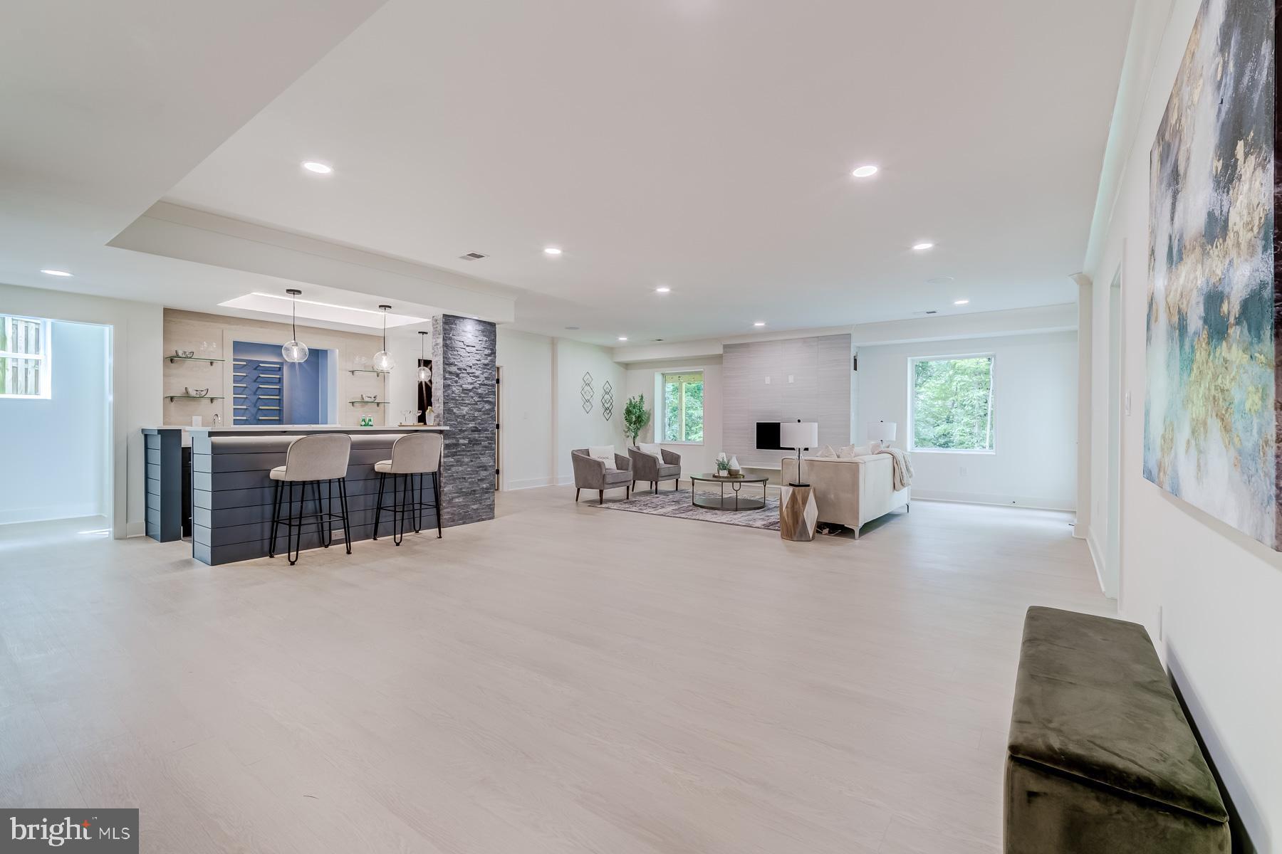 VIENNA WOODS - Residential