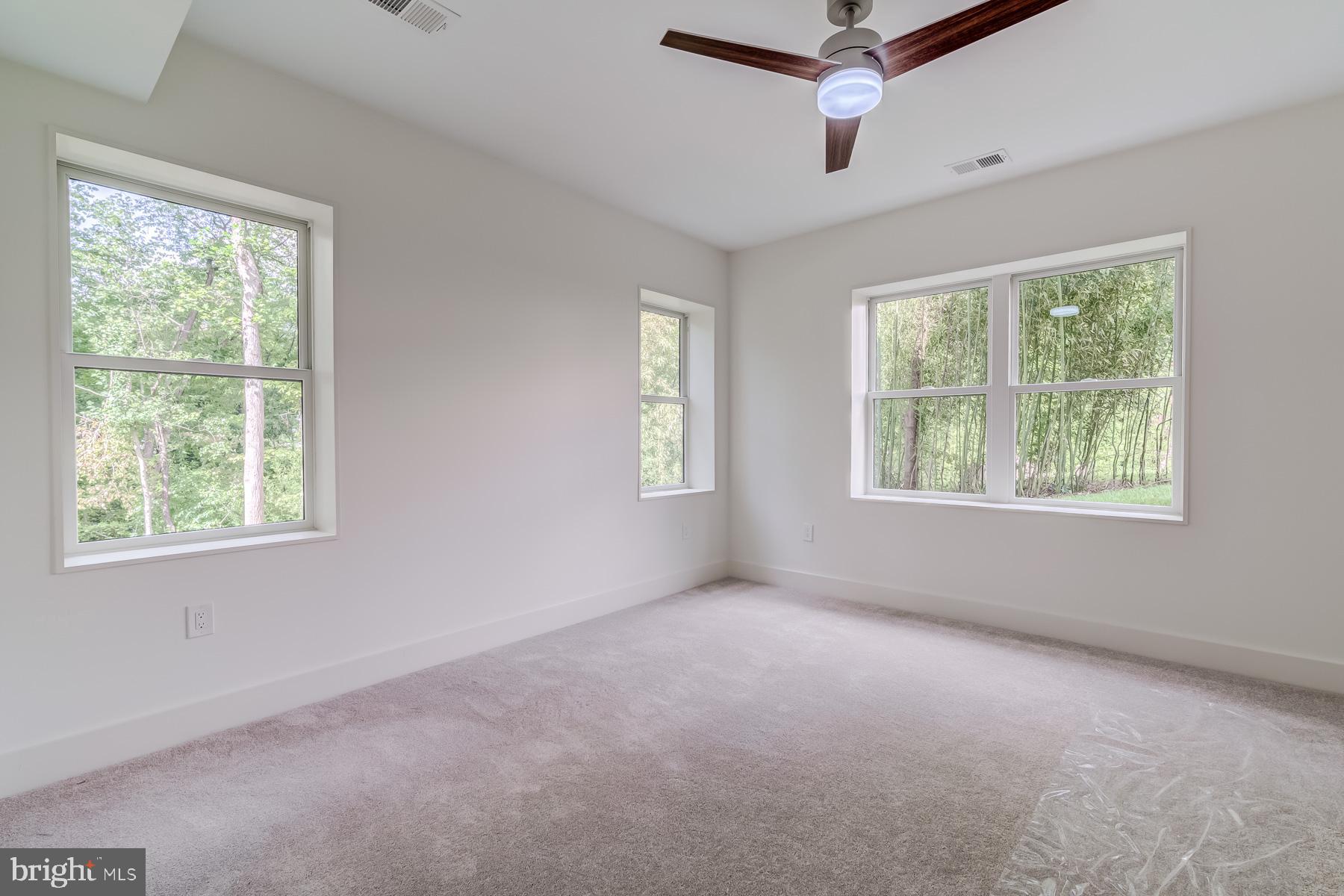 VIENNA WOODS - Residential