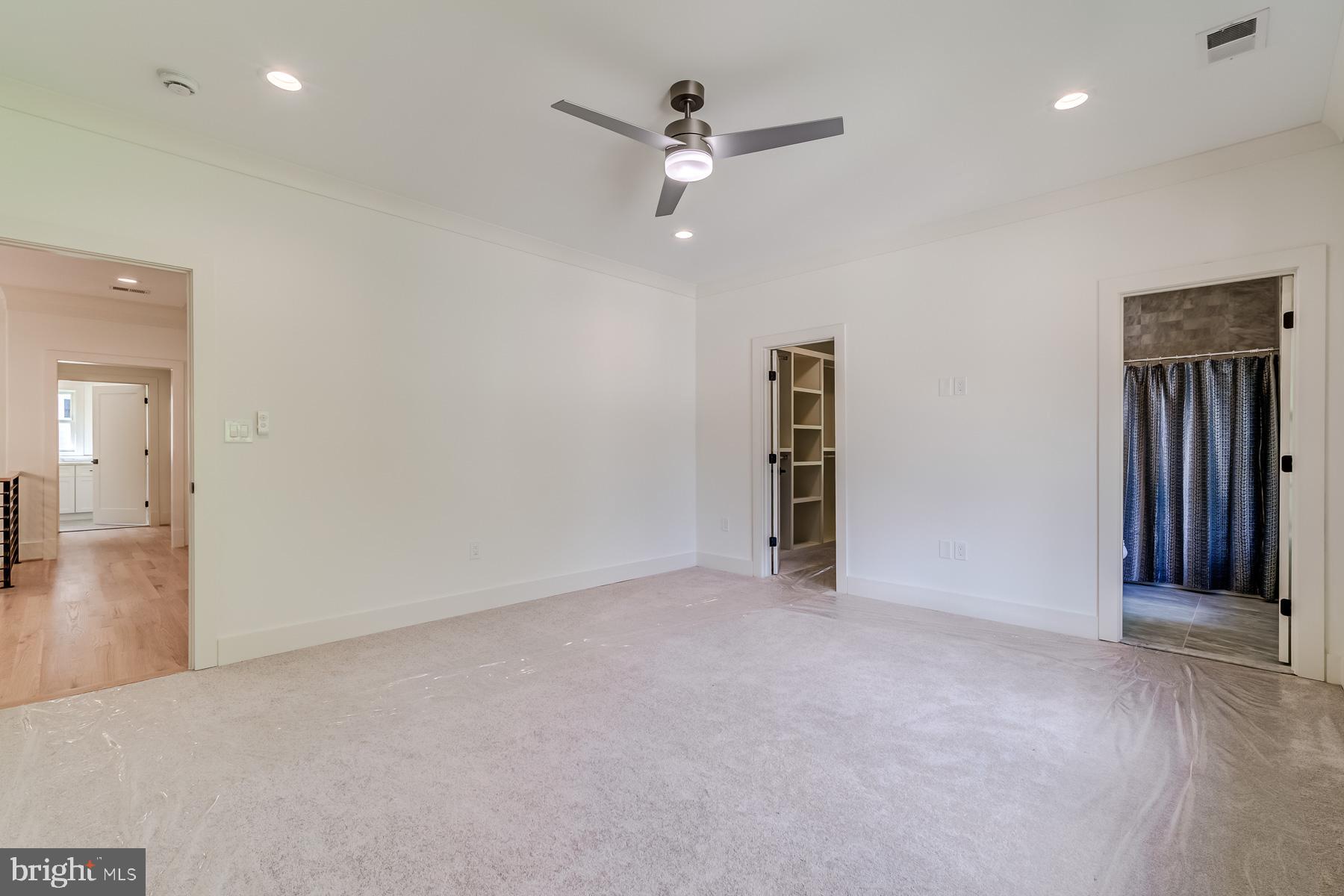 VIENNA WOODS - Residential