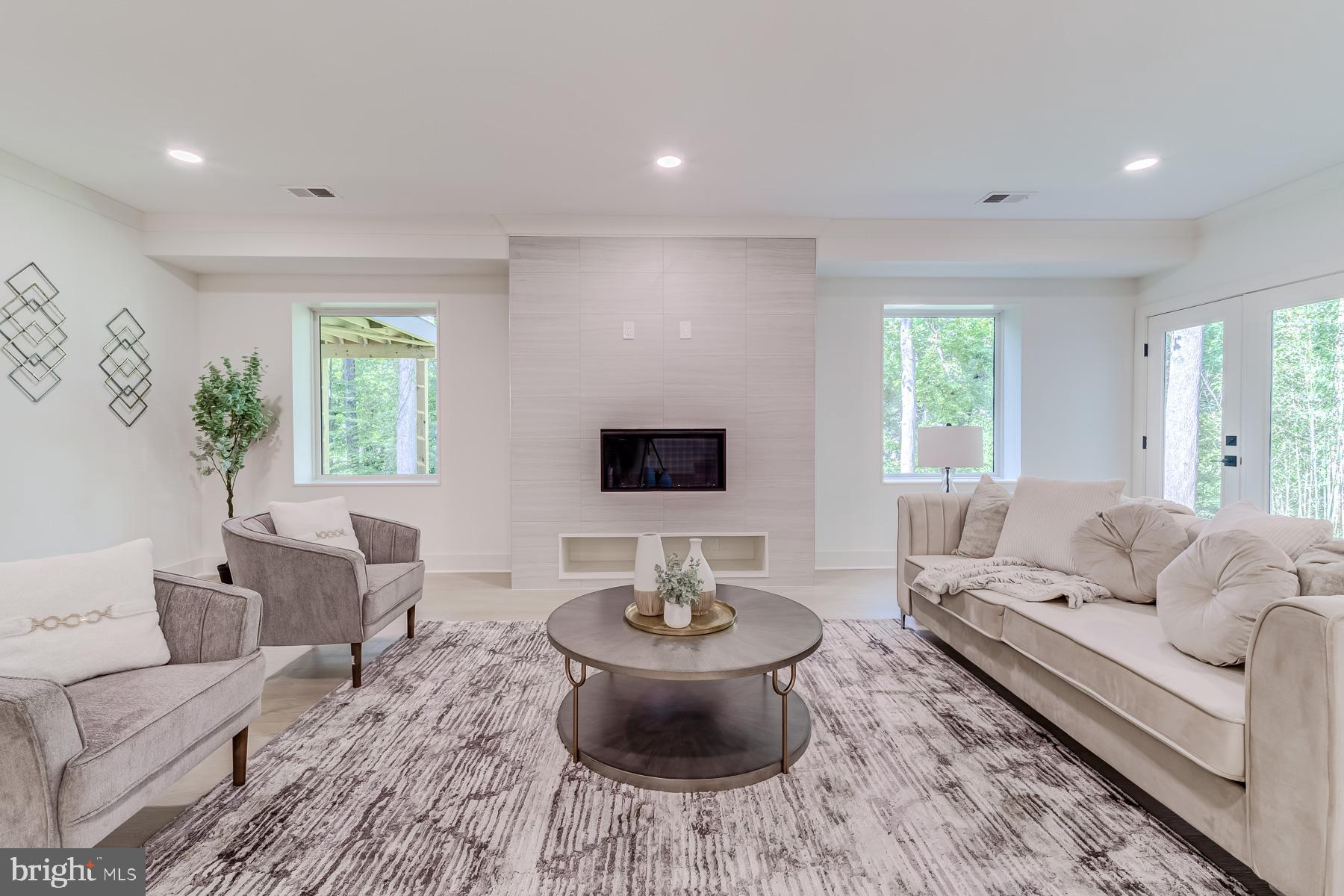 VIENNA WOODS - Residential