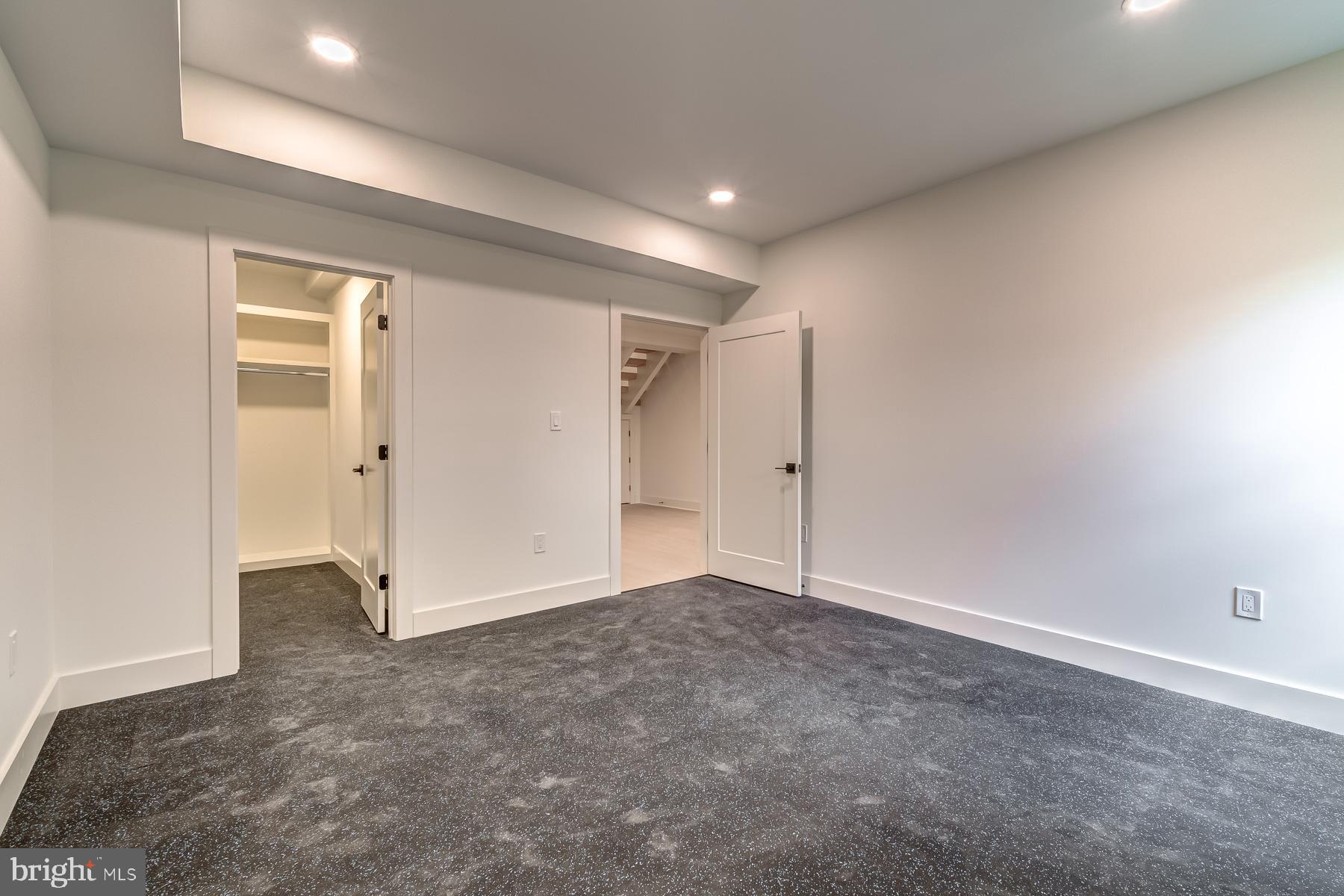 VIENNA WOODS - Residential