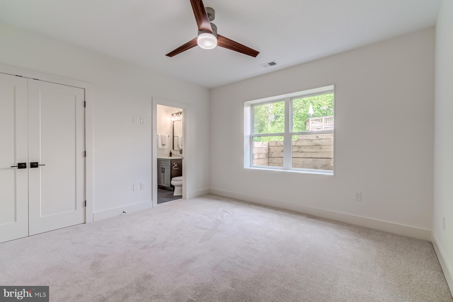 VIENNA WOODS - Residential