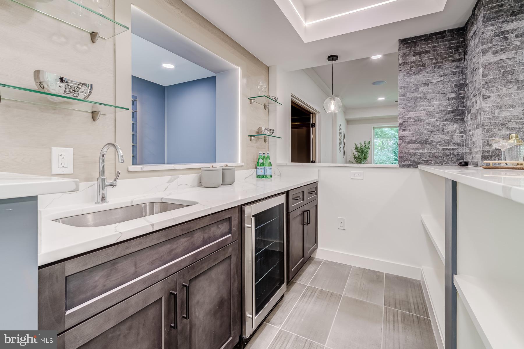 VIENNA WOODS - Residential