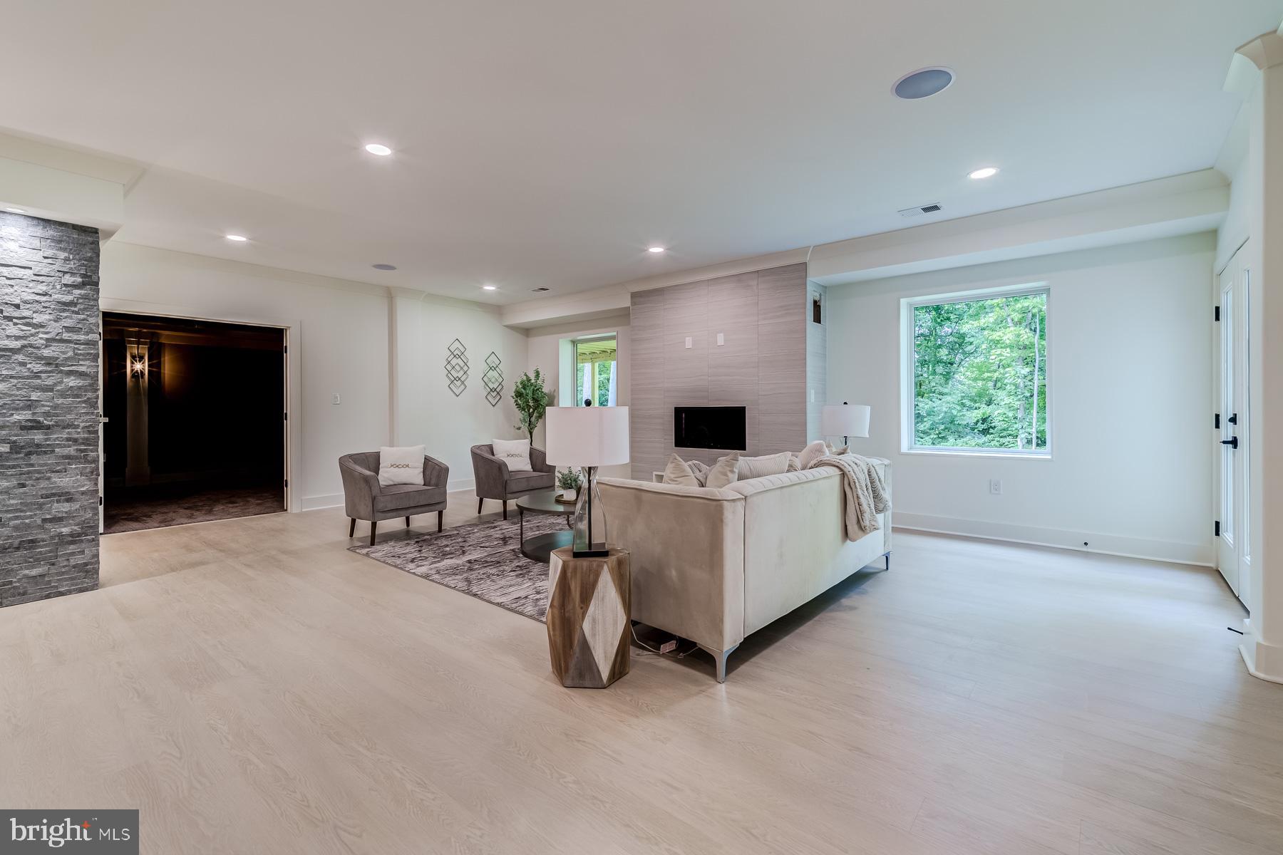 VIENNA WOODS - Residential