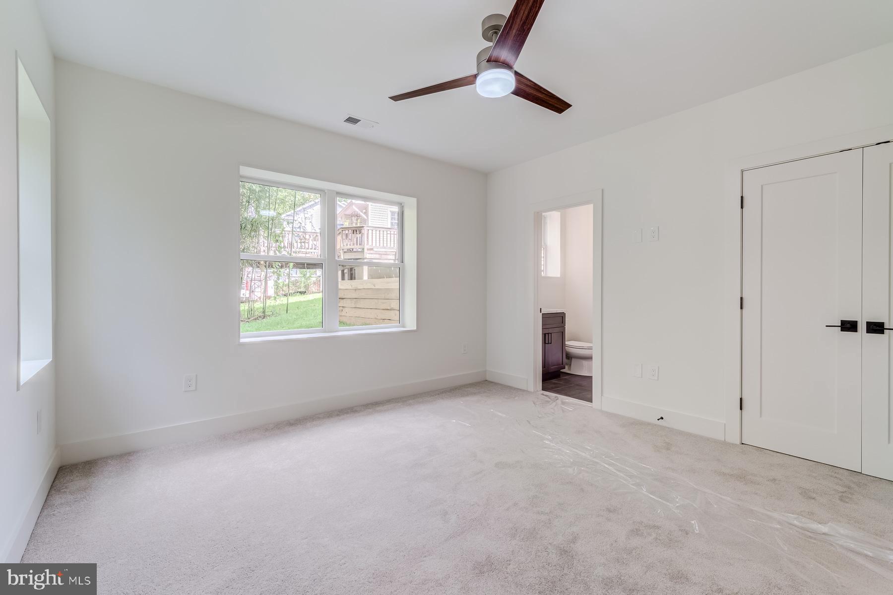 VIENNA WOODS - Residential