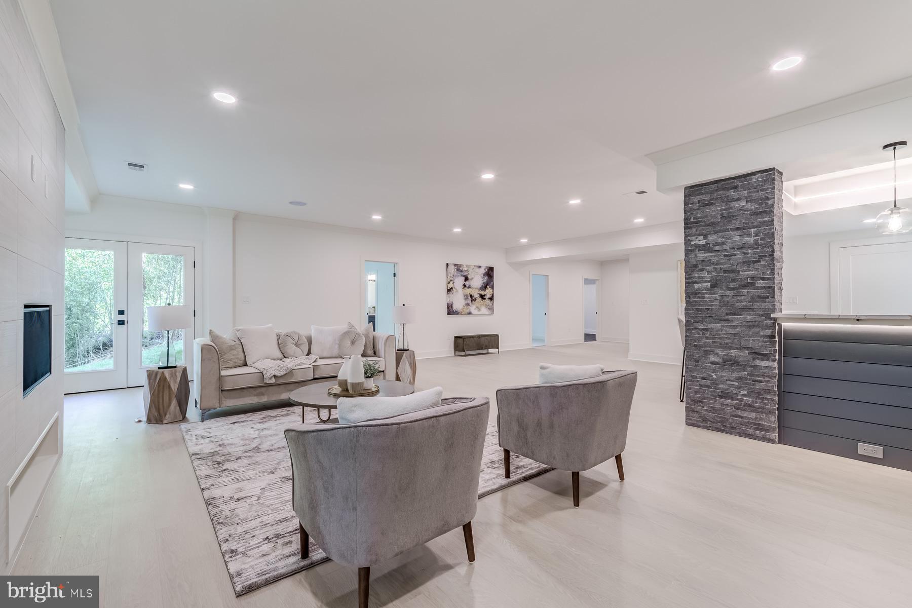 VIENNA WOODS - Residential