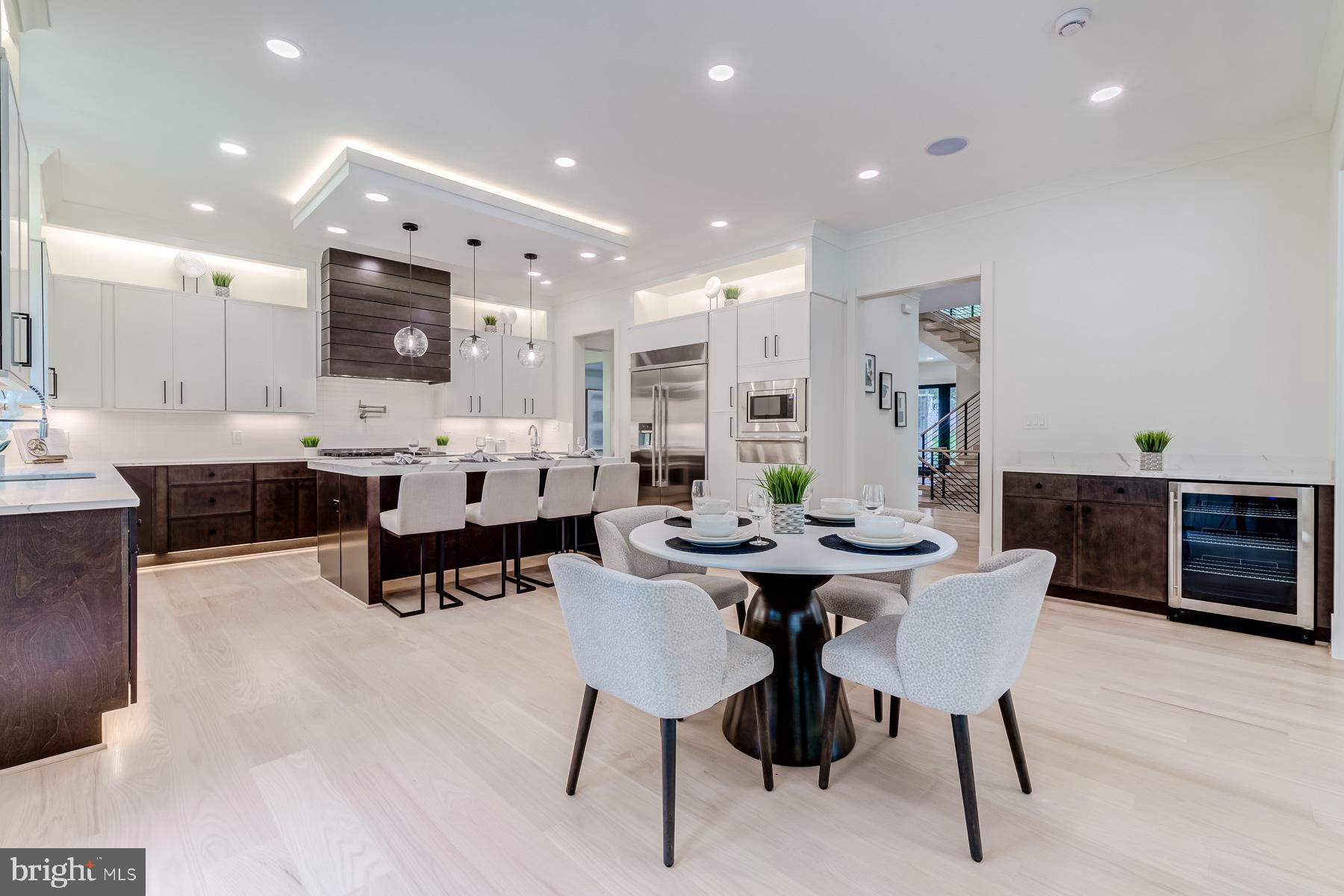 VIENNA WOODS - Residential