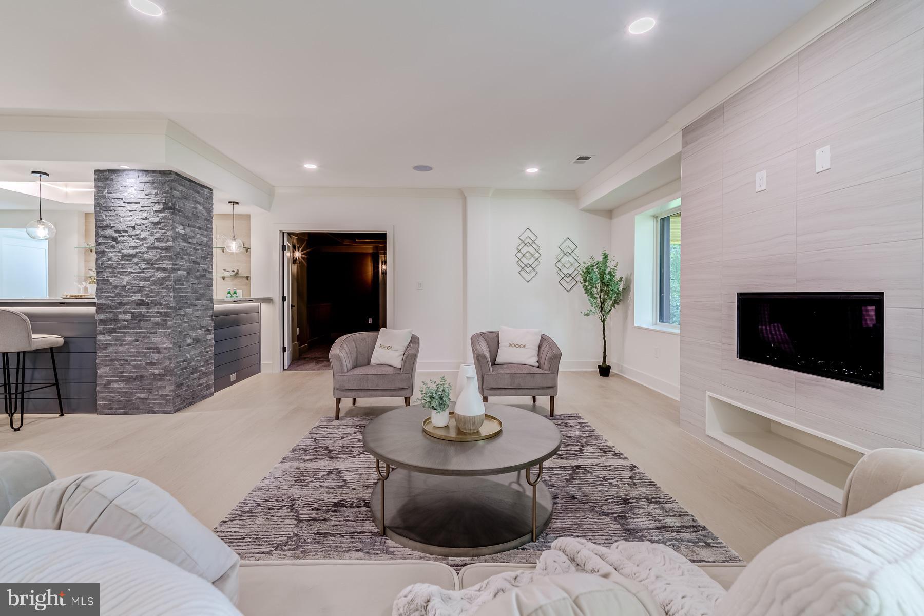 VIENNA WOODS - Residential