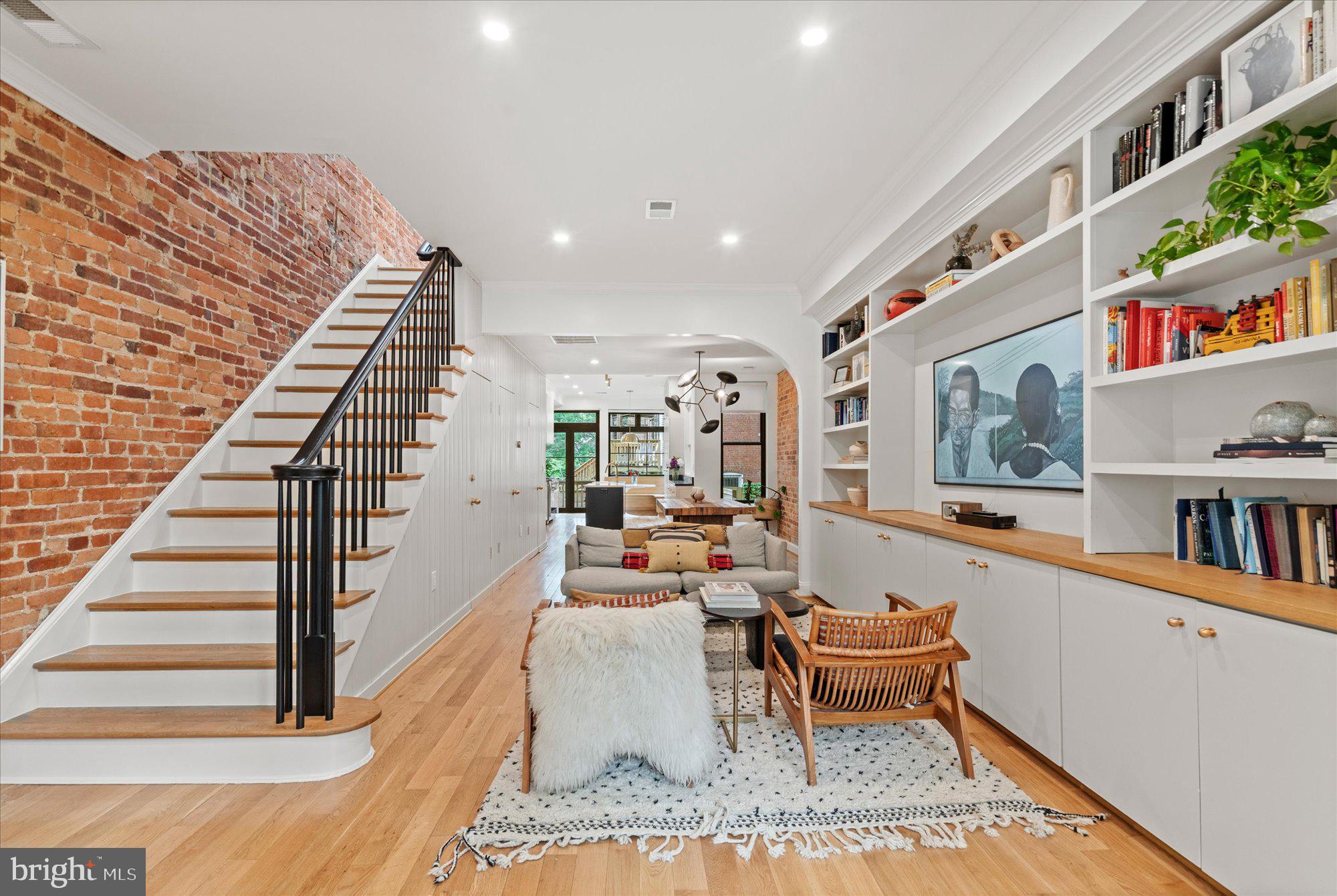 7 U STREET NW