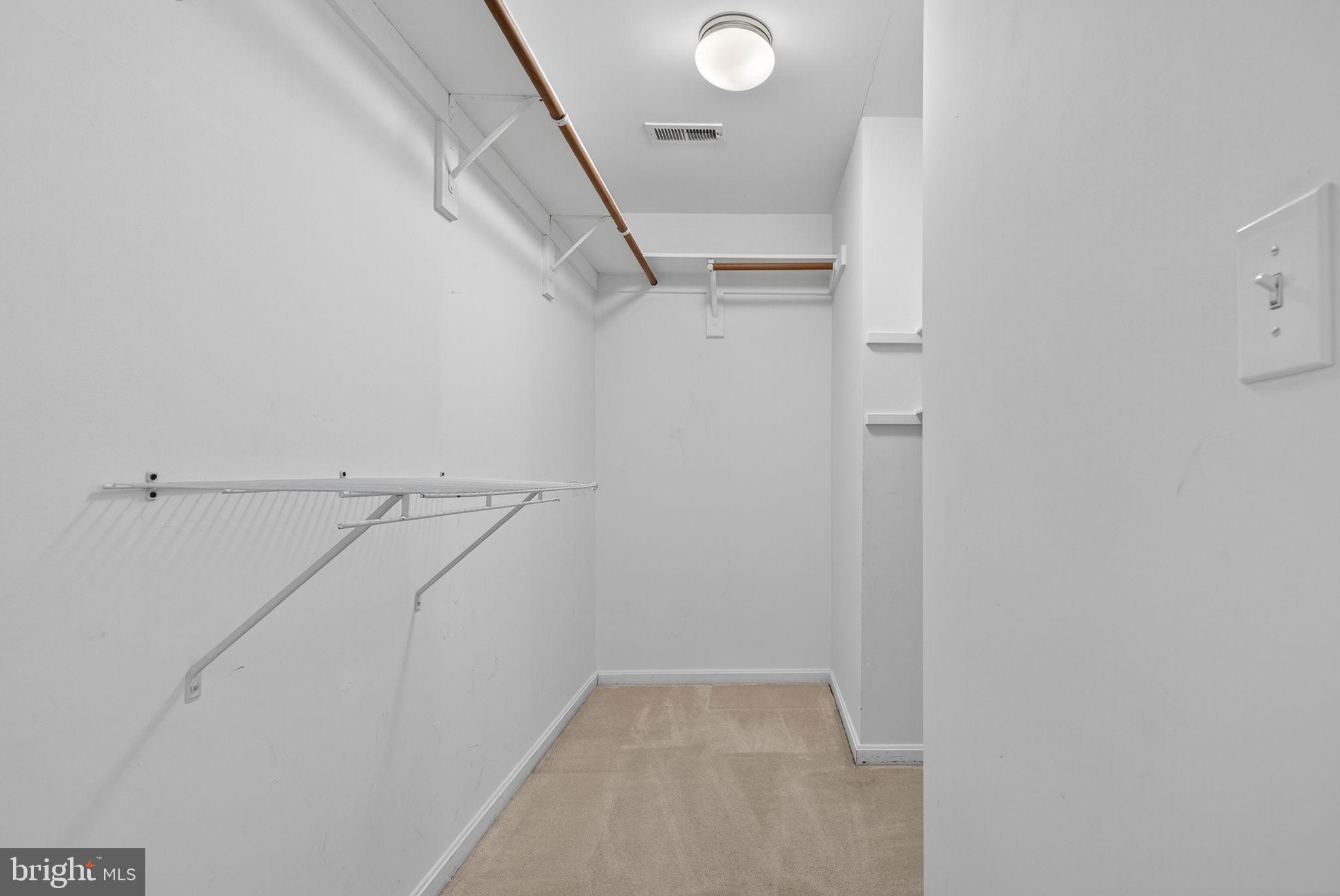 ASHBURN FARM - Residential