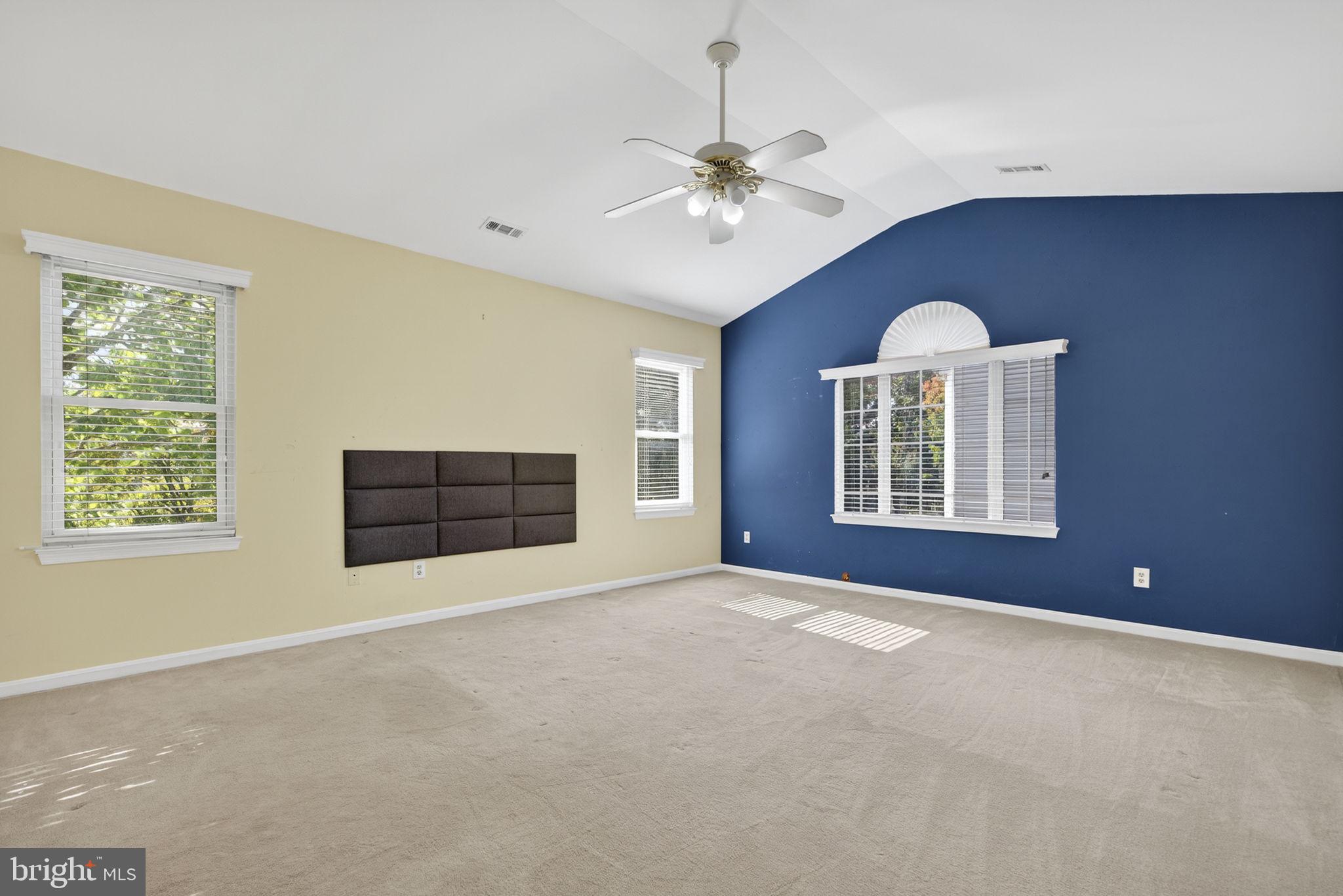 ASHBURN FARM - Residential