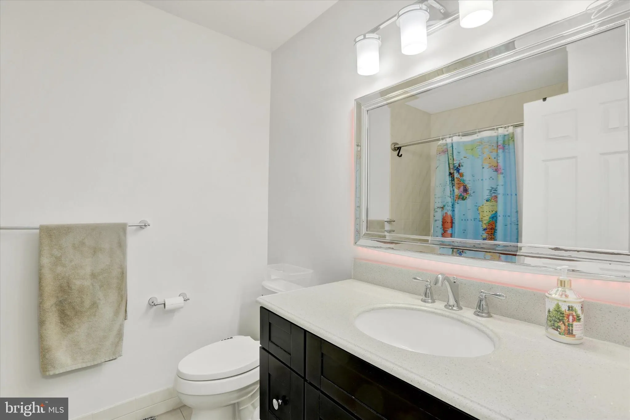 Princeton Junction, New Jersey 08550, United States, 4 Bedrooms Bedrooms, ,3 BathroomsBathrooms,Residential,Pending,142567