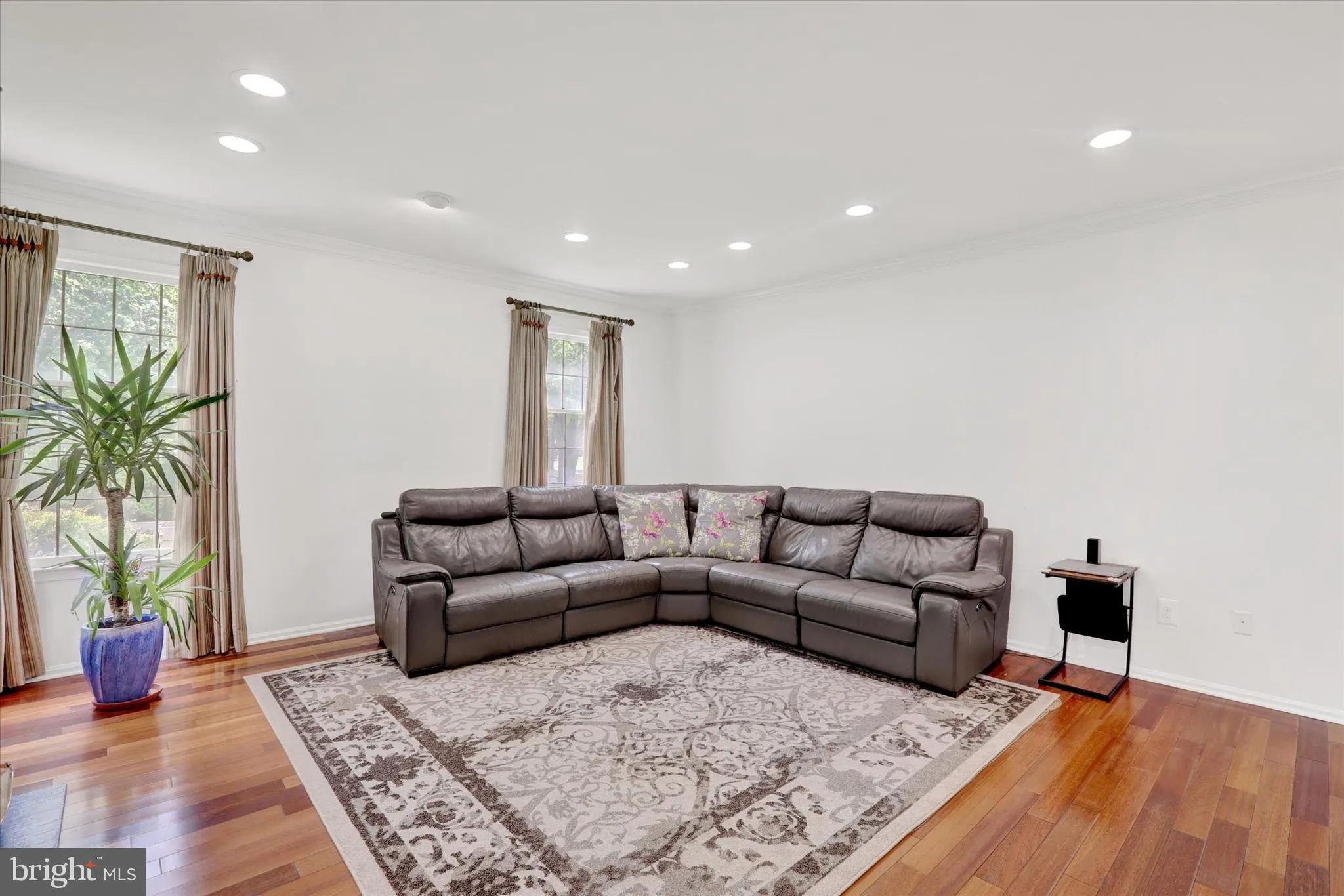 Princeton Junction, New Jersey 08550, United States, 4 Bedrooms Bedrooms, ,3 BathroomsBathrooms,Residential,Pending,142567