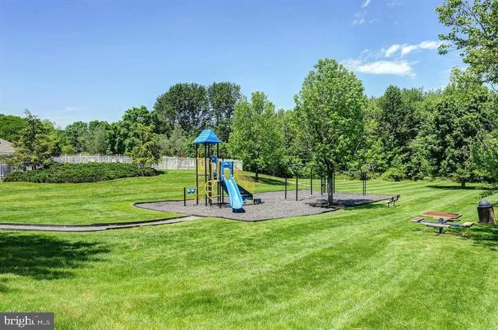 Princeton Junction, New Jersey 08550, United States, 4 Bedrooms Bedrooms, ,3 BathroomsBathrooms,Residential,Pending,142567