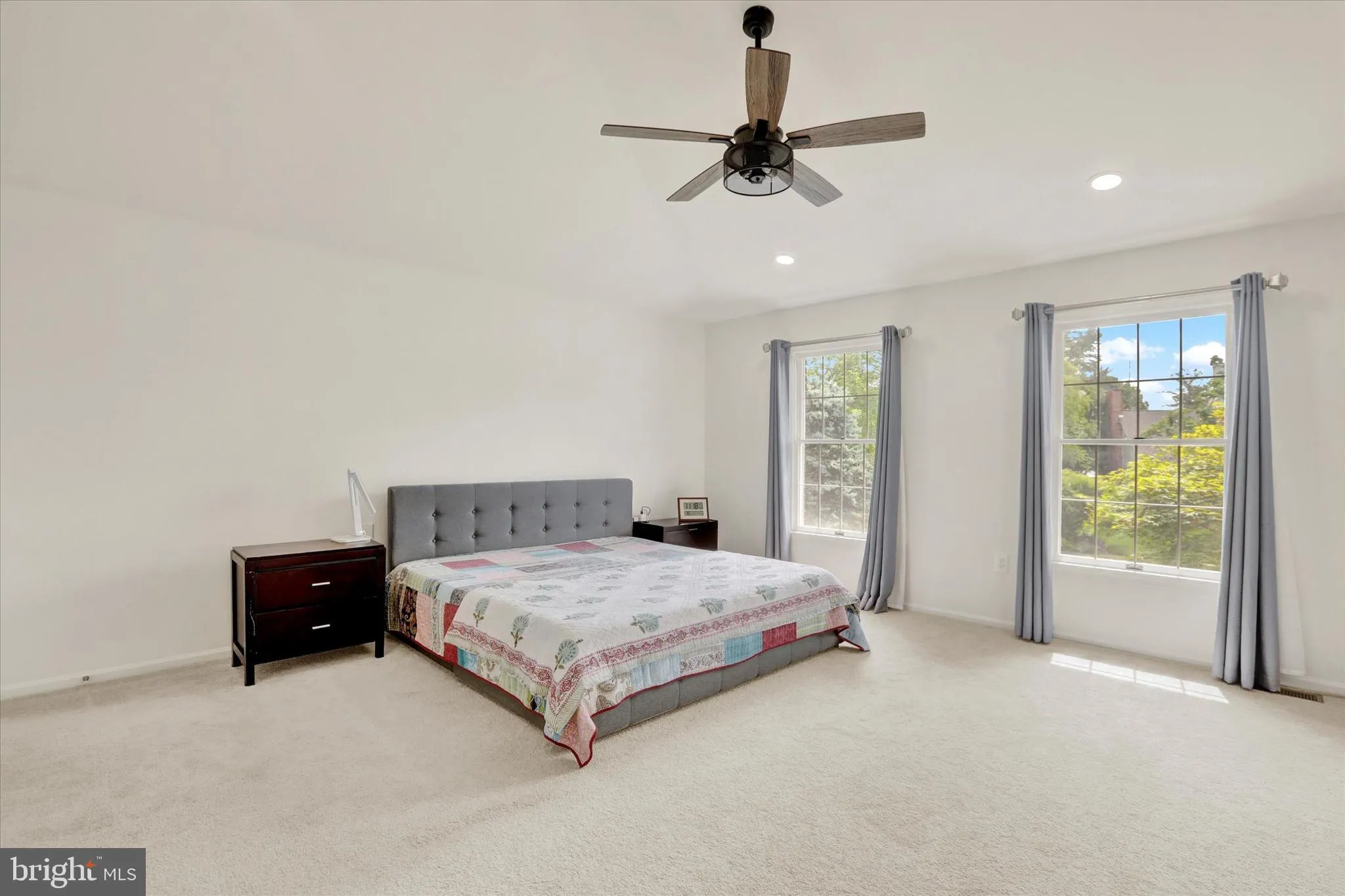 Princeton Junction, New Jersey 08550, United States, 4 Bedrooms Bedrooms, ,3 BathroomsBathrooms,Residential,Pending,142567