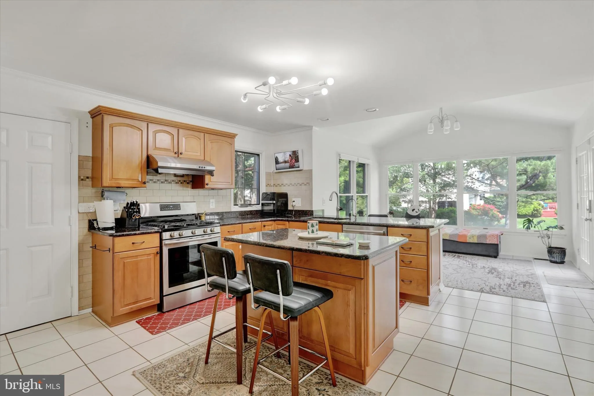 Princeton Junction, New Jersey 08550, United States, 4 Bedrooms Bedrooms, ,3 BathroomsBathrooms,Residential,Pending,142567