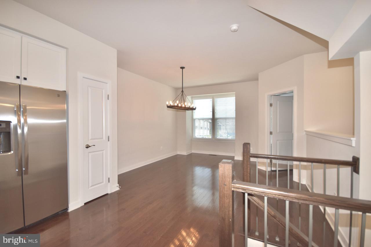 METRO ROW - Residential