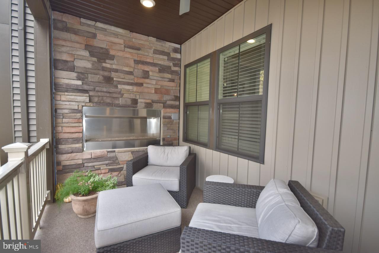 METRO ROW - Residential