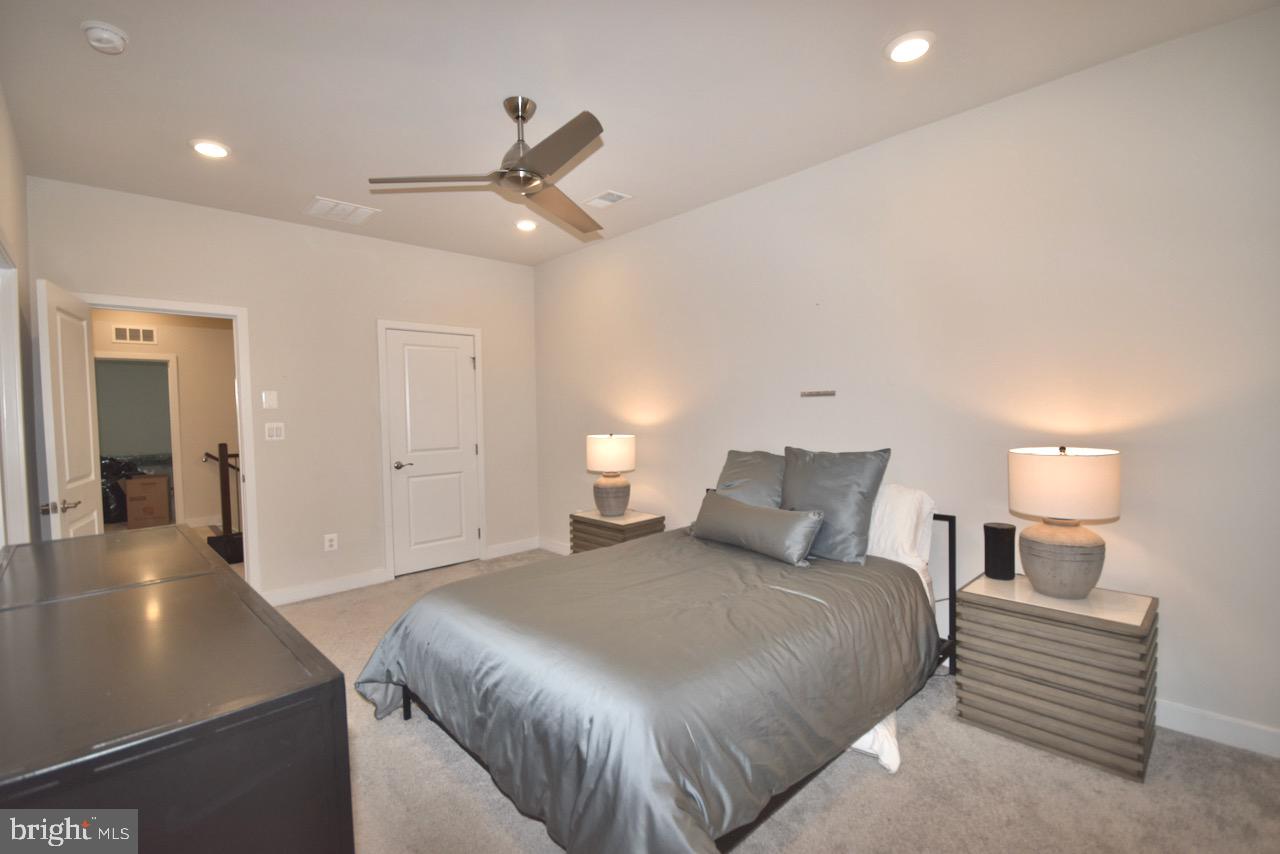 METRO ROW - Residential