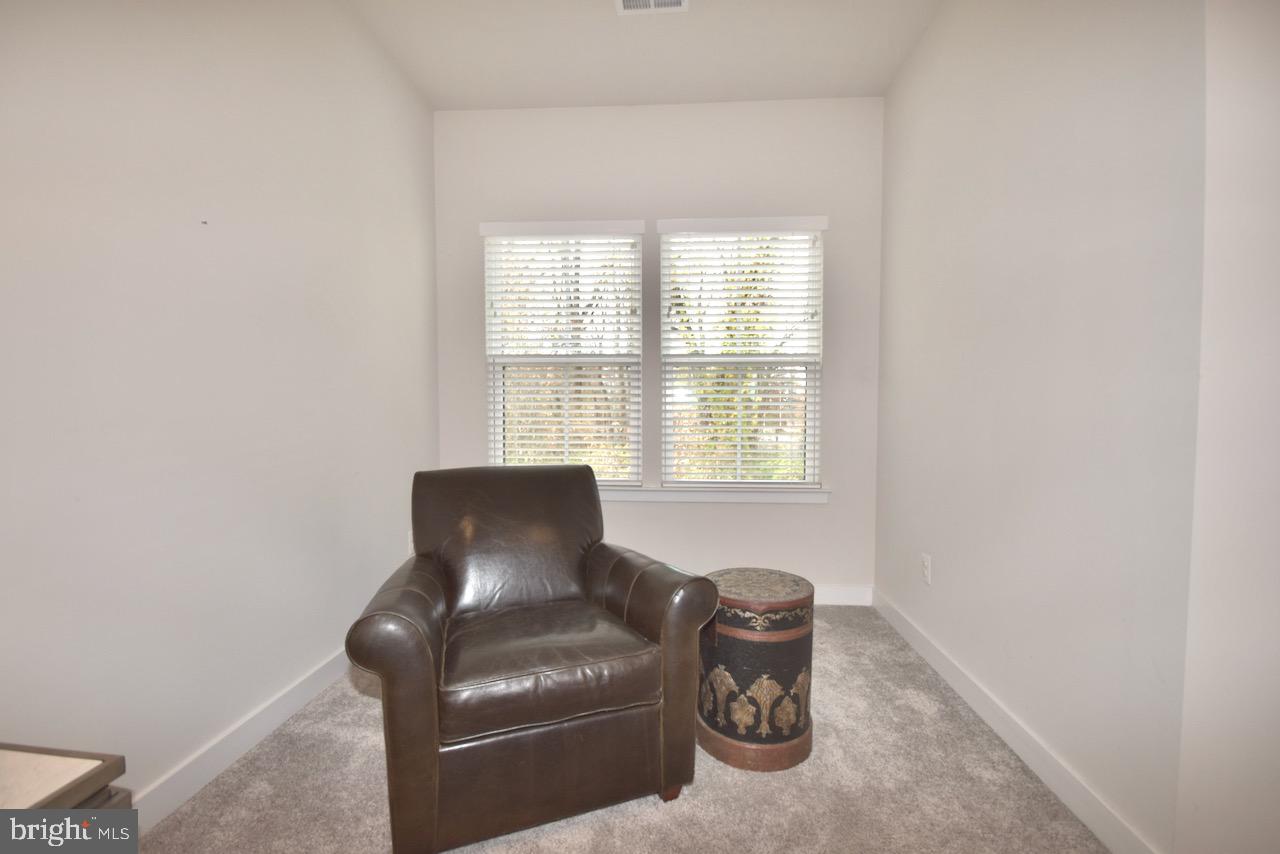 METRO ROW - Residential