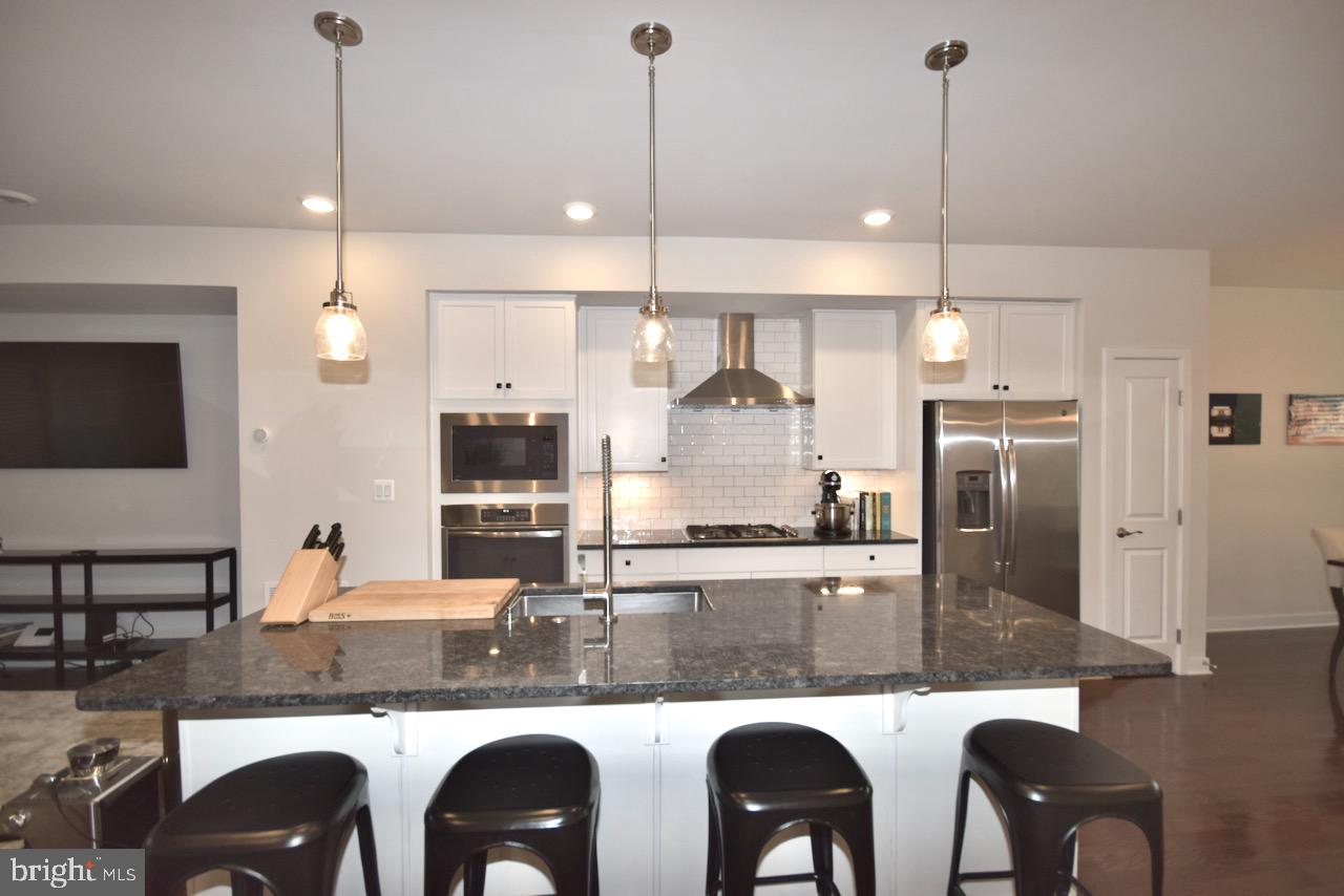 METRO ROW - Residential