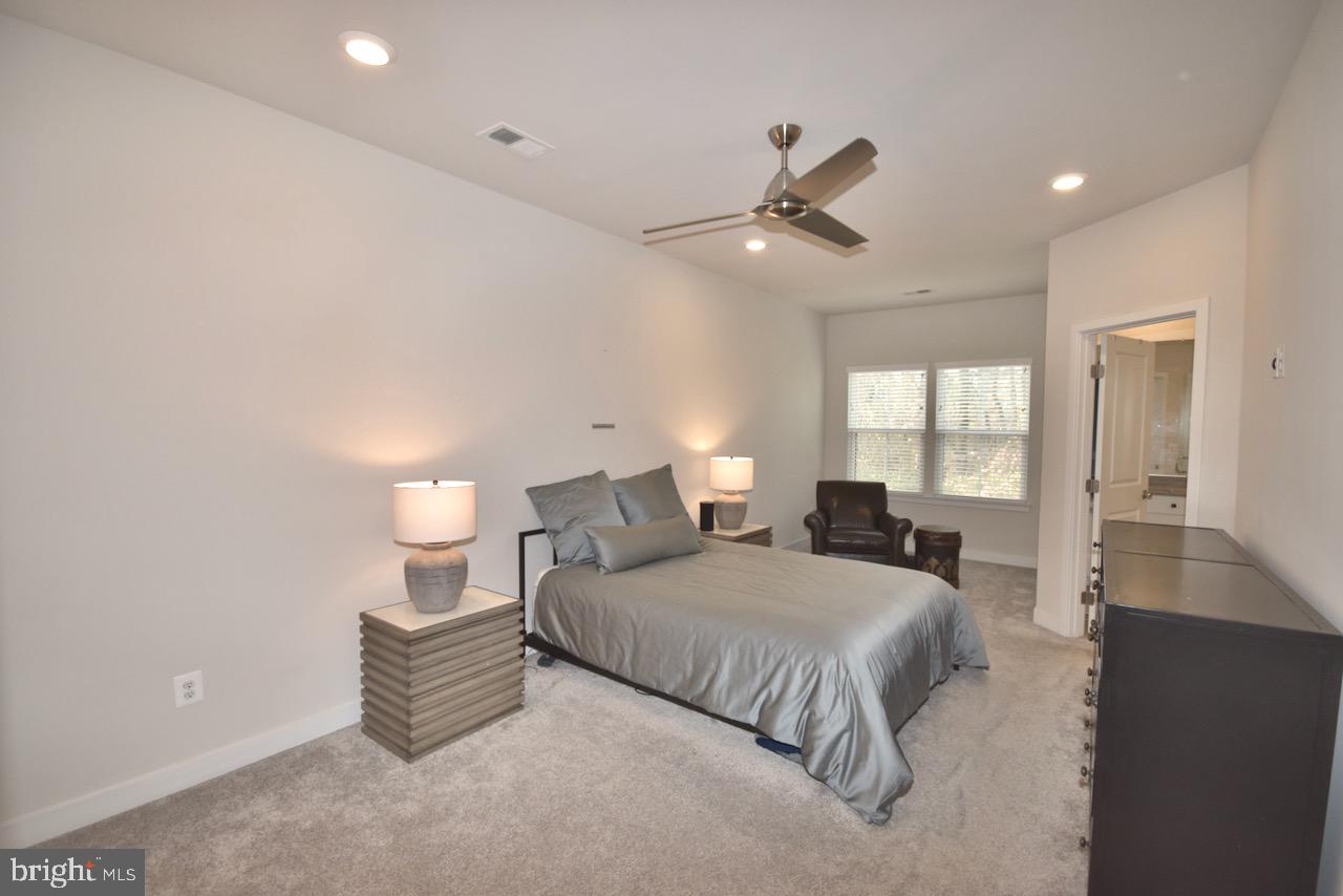 METRO ROW - Residential