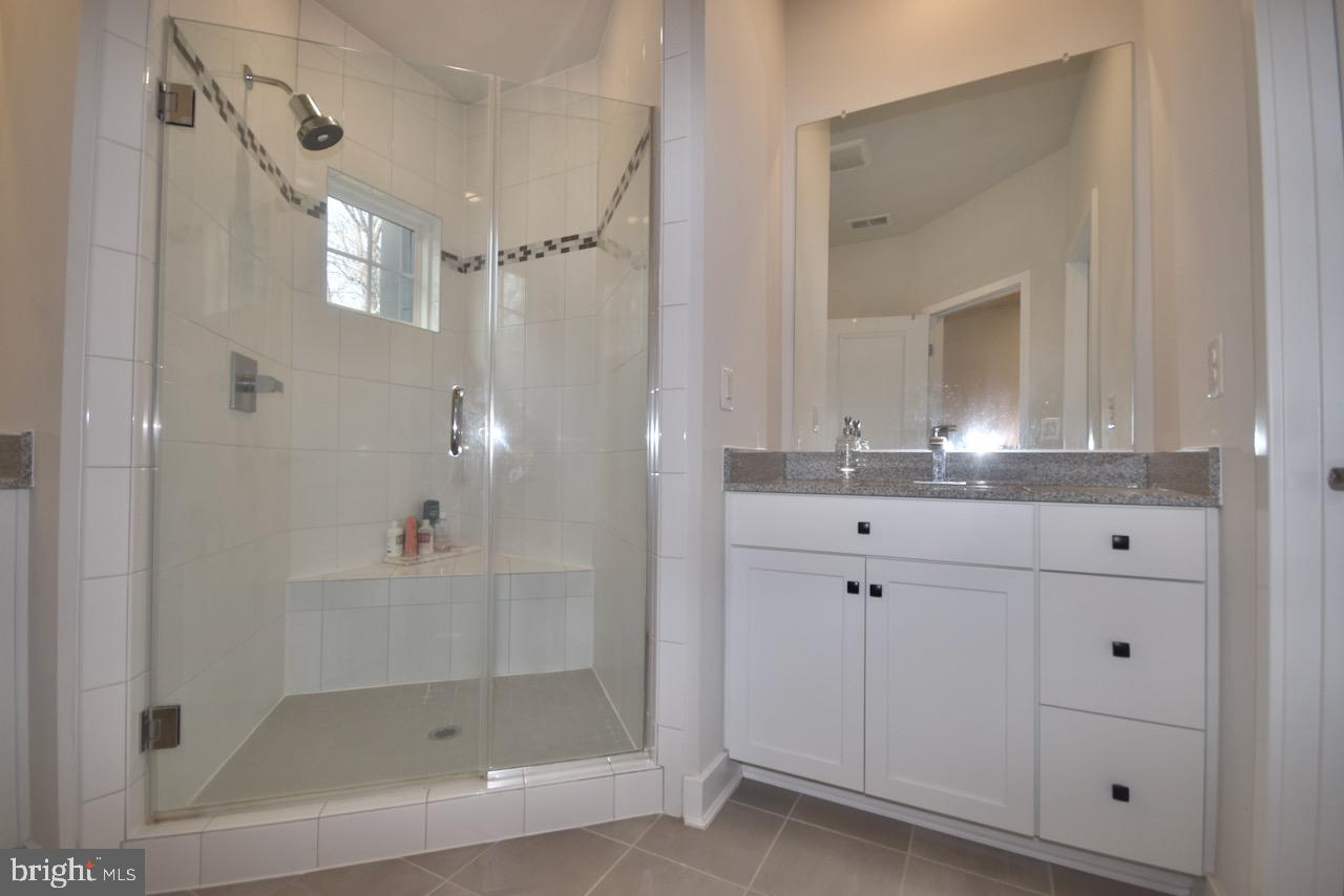 METRO ROW - Residential