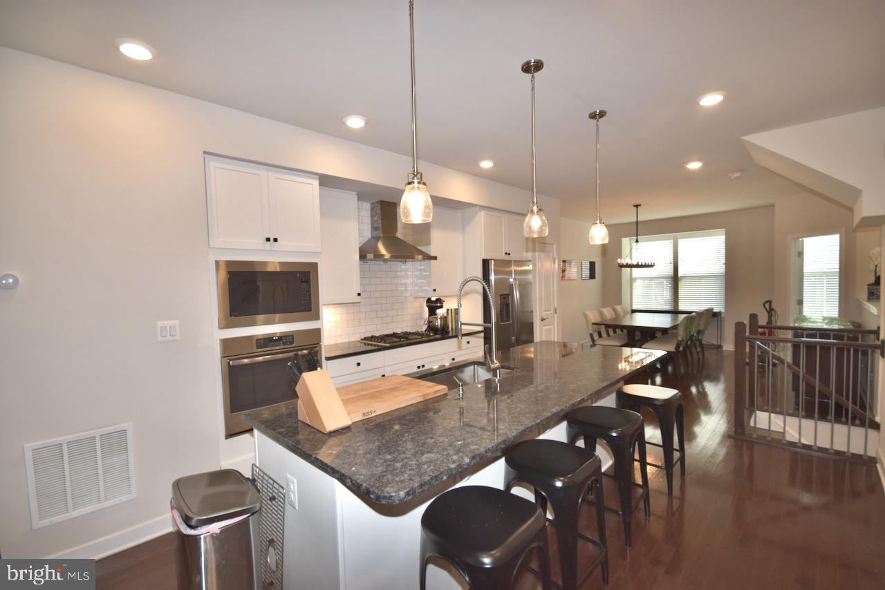 METRO ROW - Residential