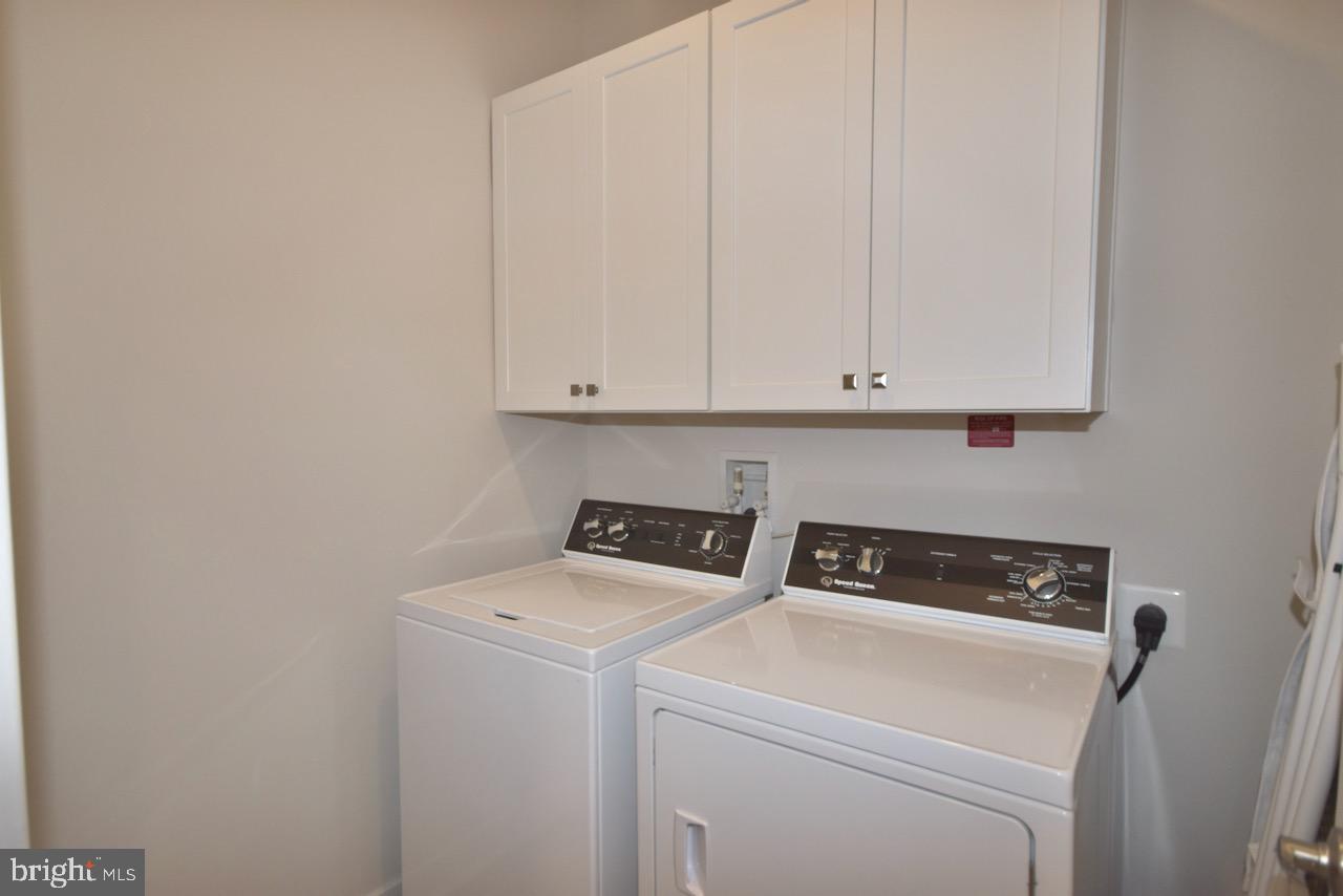 METRO ROW - Residential